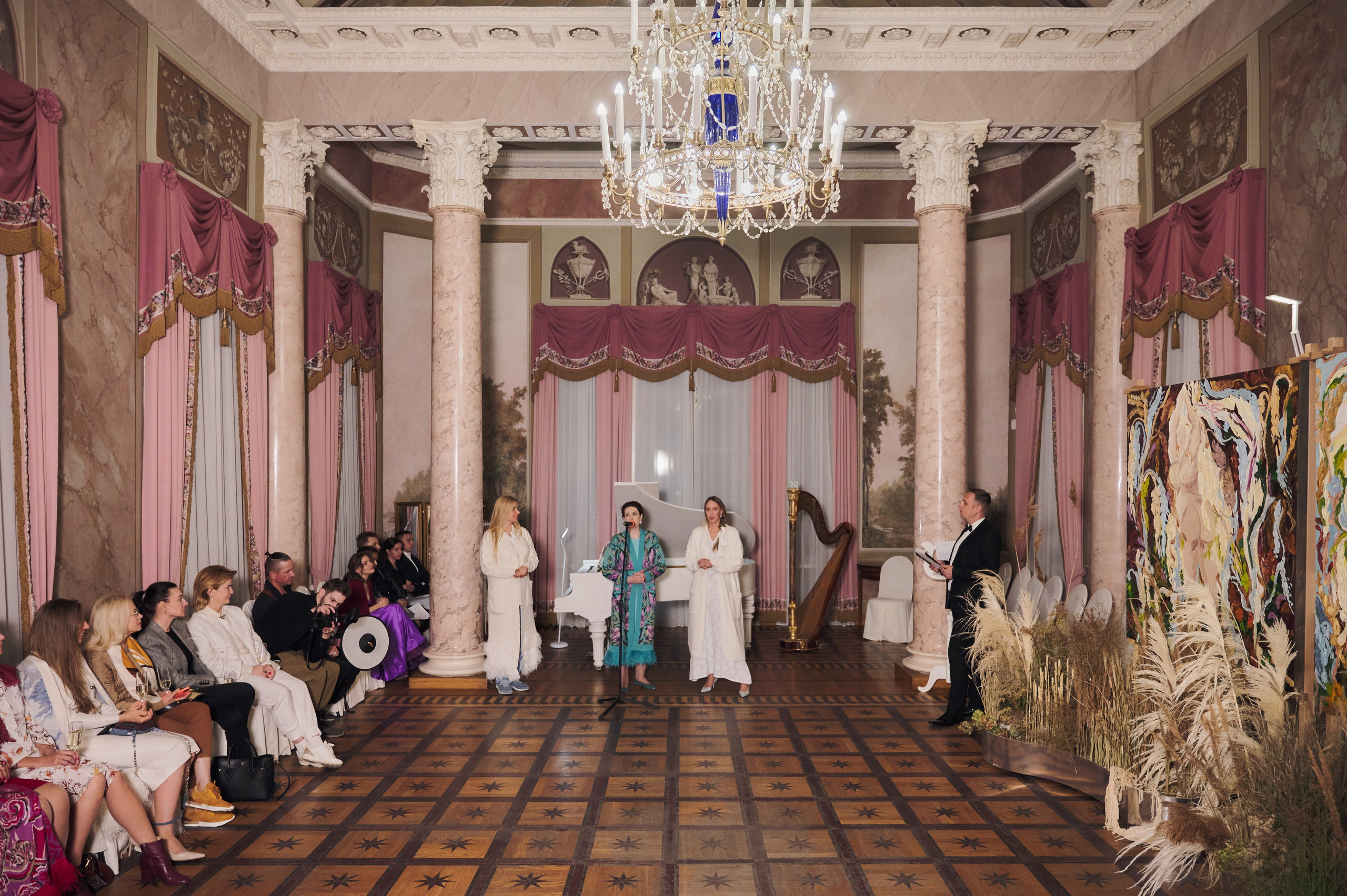 Открытие выставки 13.09.22. Никита Хохловский фото и видео продакшн