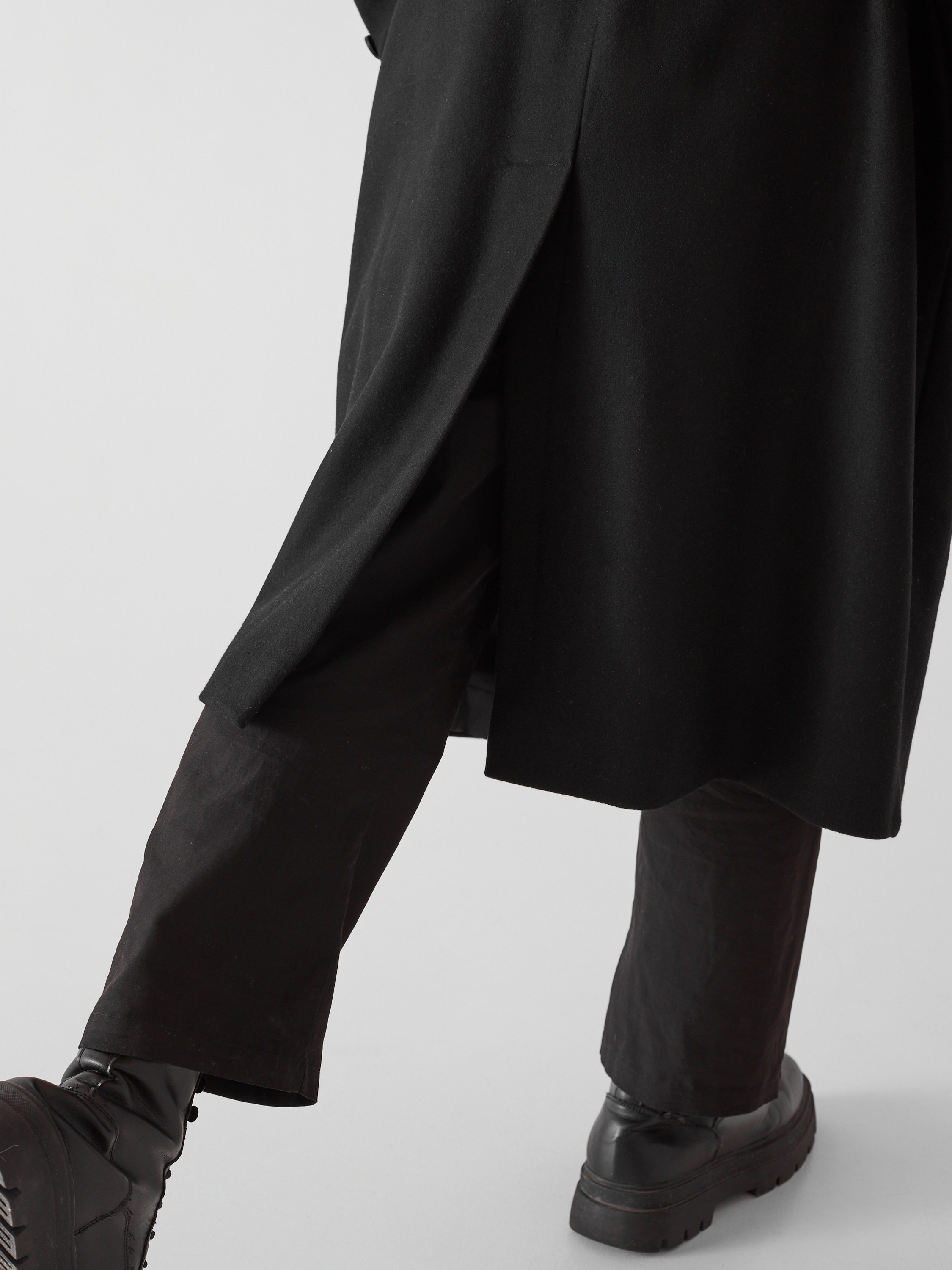 Фотосъемка мужского пальто Екатеринбург Wildberries ВБ Ozon Озон фотосессия одежды Екб заказать цена фотосъемка товара WB маркетплейс карточ. Фотограф Екатеринбург Анастасия Жерновская | Маркетплейсы и нейрофото