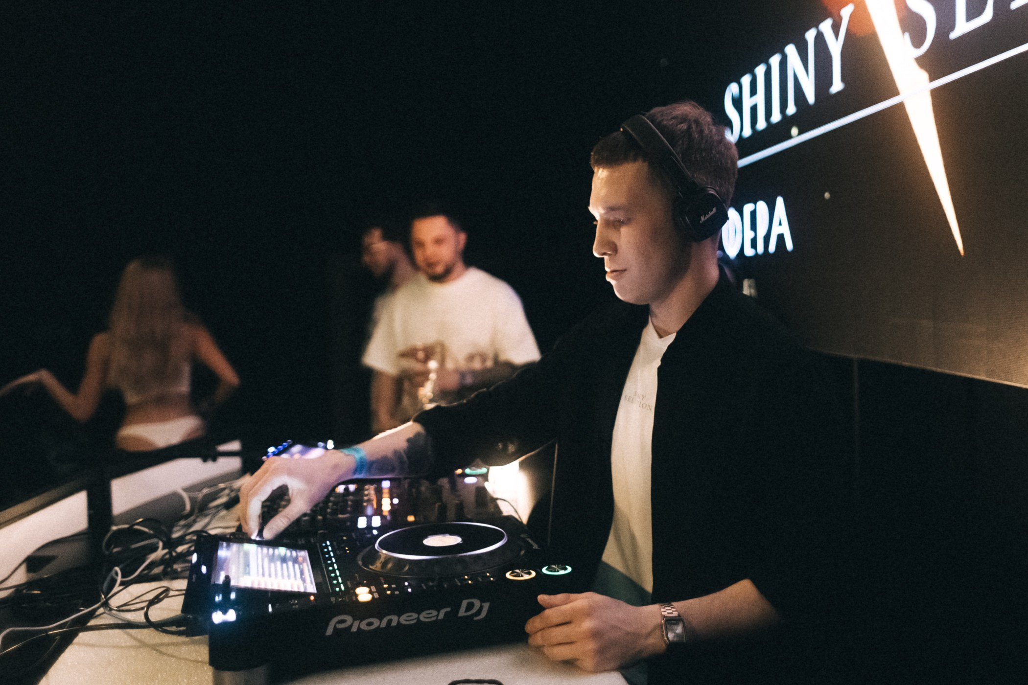 Выпускной школы диджеинга «Атмосфера». Фотограф Кемерово | Сергей