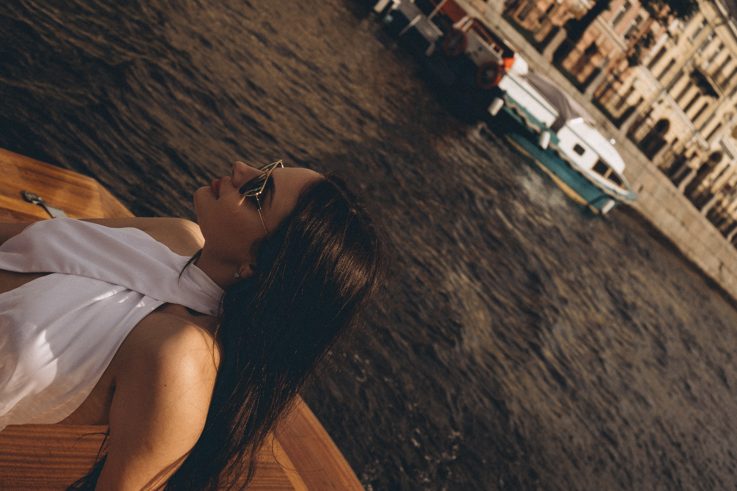 СВАДЕНБНАЯ СЬЕМКА НА КАТЕРЕ ПО КАНАЛАМ САНКТ-ПЕТЕРБУРГА И В АКВАТОРИИ НЕВЫ. Профессиональный фотограф, Санкт-Петербург — Виктория Богомолова