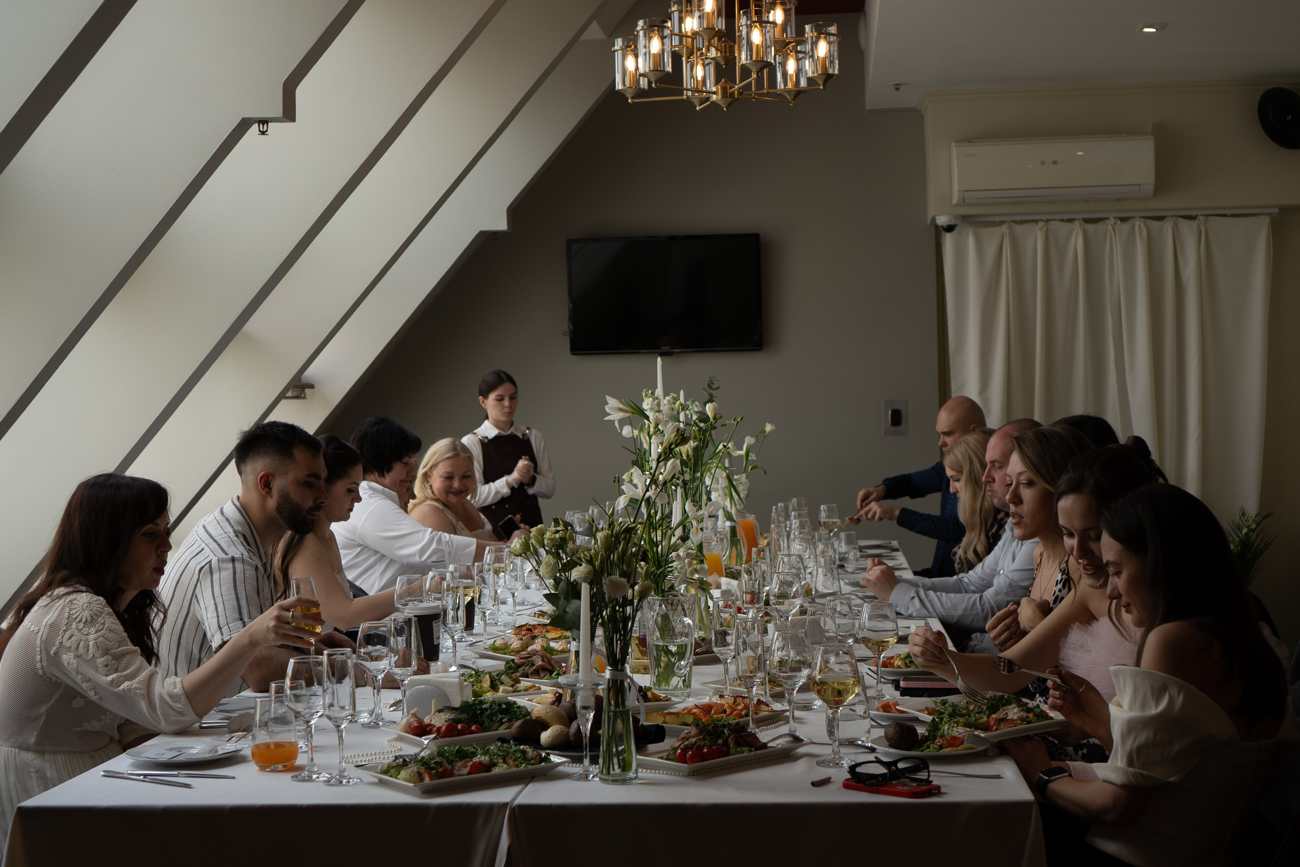 СВАДЕБНЫЙ БАНКЕТ НА ВЛАДИМИРСКОЙ В САНКТ-ПЕТЕРБУРГЕ (КАМЕРНАЯ СВАДЬБА). Профессиональный фотограф, Санкт-Петербург — Виктория Богомолова