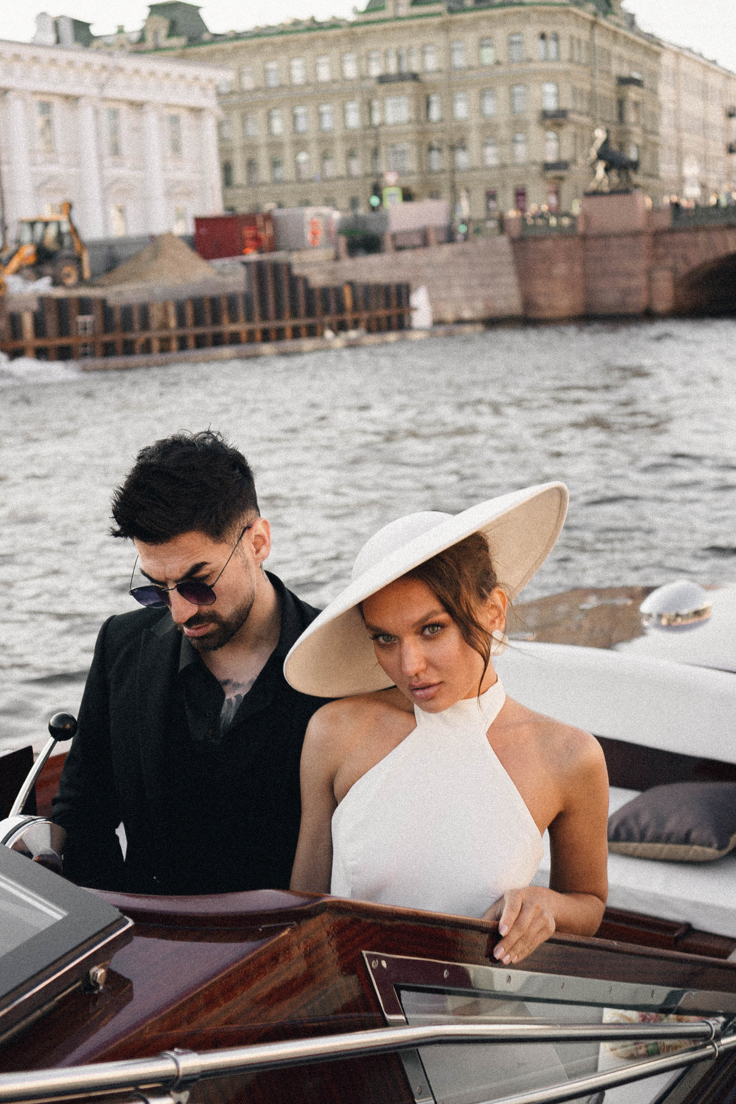 СВАДЕНБНАЯ СЬЕМКА НА КАТЕРЕ ПО КАНАЛАМ САНКТ-ПЕТЕРБУРГА И В АКВАТОРИИ НЕВЫ. Профессиональный фотограф, Санкт-Петербург — Виктория Богомолова