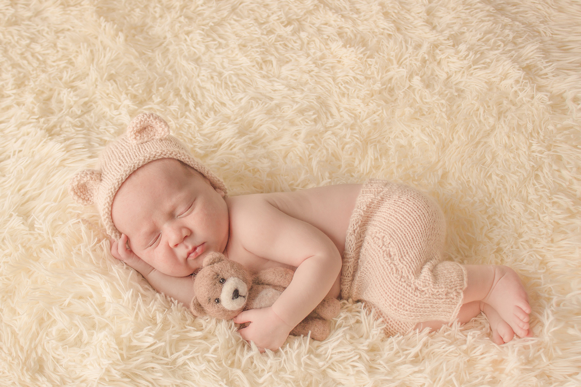 Фотограф новорожденных Омск —со всем необходимым к вам домой