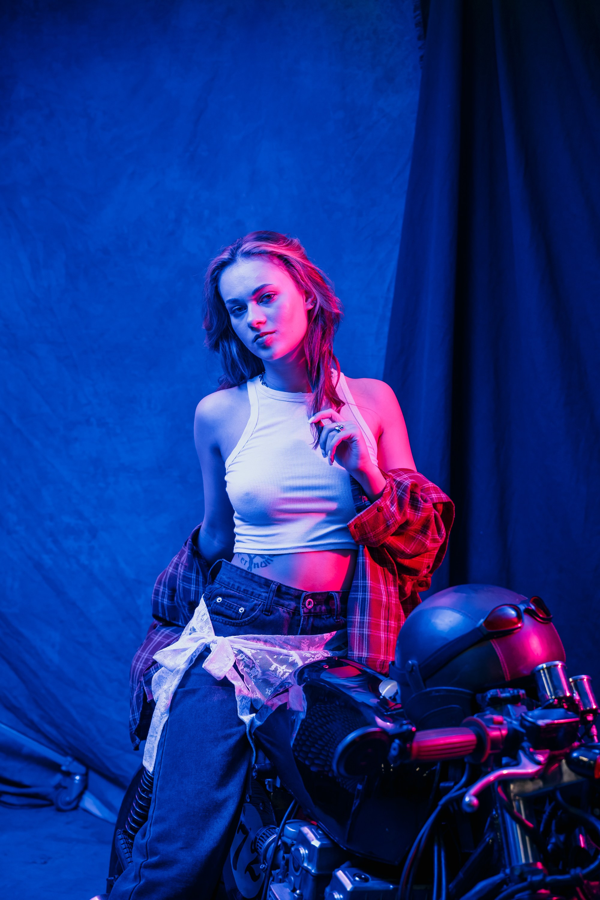 Фотосессия с мотоциклом в студии в Санкт-Петербурге. Свадебный, семейный, портретный, репортажный фотограф в Санкт-Петербурге