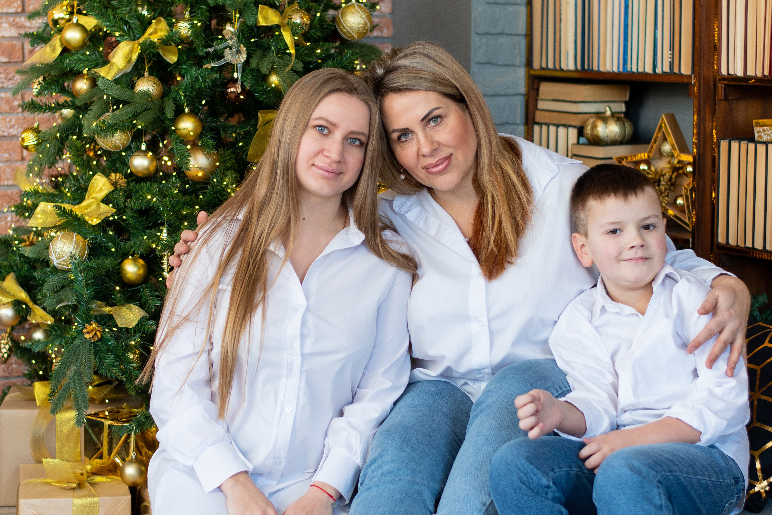 Оксана с семьей. Студийная съемка. Екатерина Бикбаева фотограф, видеограф, медиа-продюсер