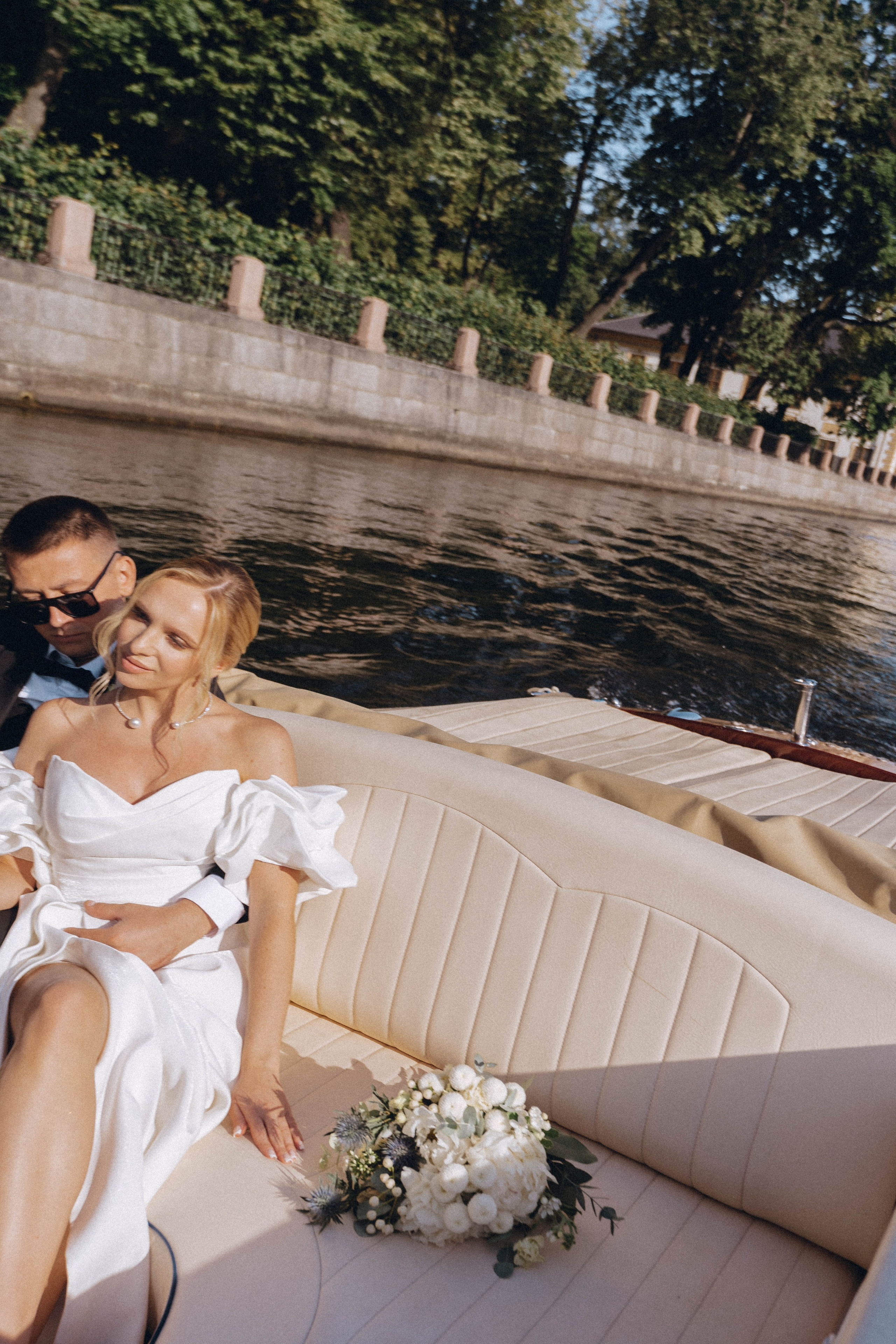 СВАДЕНБНАЯ СЬЕМКА НА КАТЕРЕ ПО КАНАЛАМ САНКТ-ПЕТЕРБУРГА И В АКВАТОРИИ НЕВЫ. Профессиональный фотограф, Санкт-Петербург — Виктория Богомолова