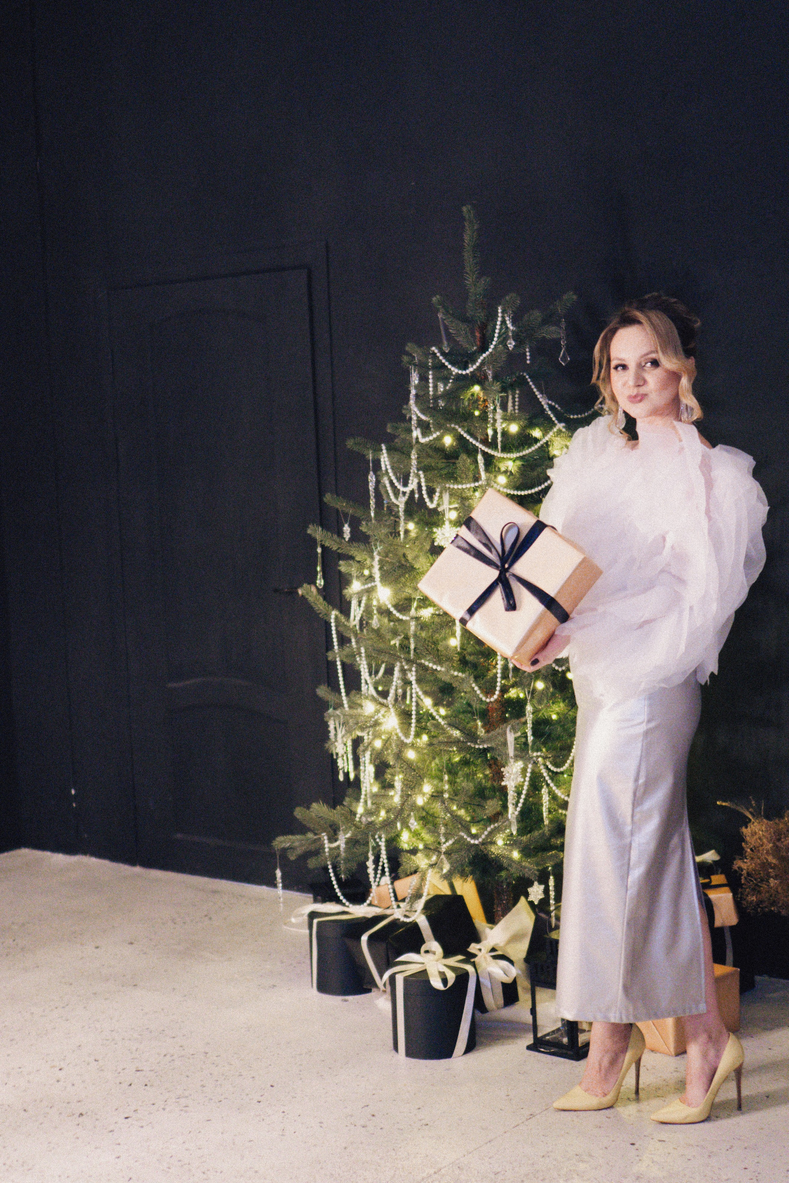 НОВОГОДНЯЯ ФОТОСЕСИИЯ В СТУДИИ ДЛЯ ДЕВУШКИ И ПРОГУЛКА ПО ЧЕРНЫШЕВСКОЙ. Профессиональный фотограф, Санкт-Петербург — Виктория Богомолова