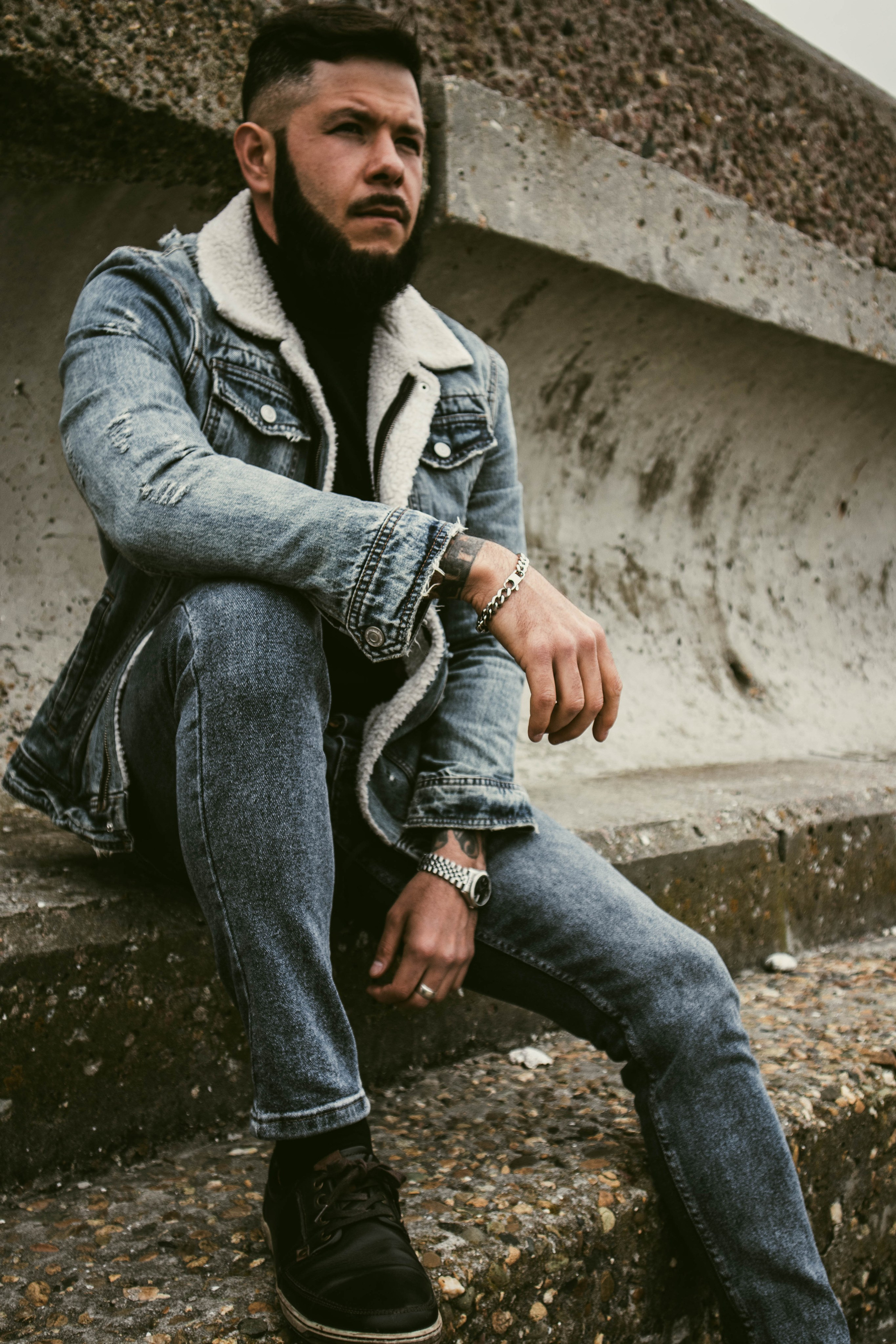 О. Уличный фотограф Города N