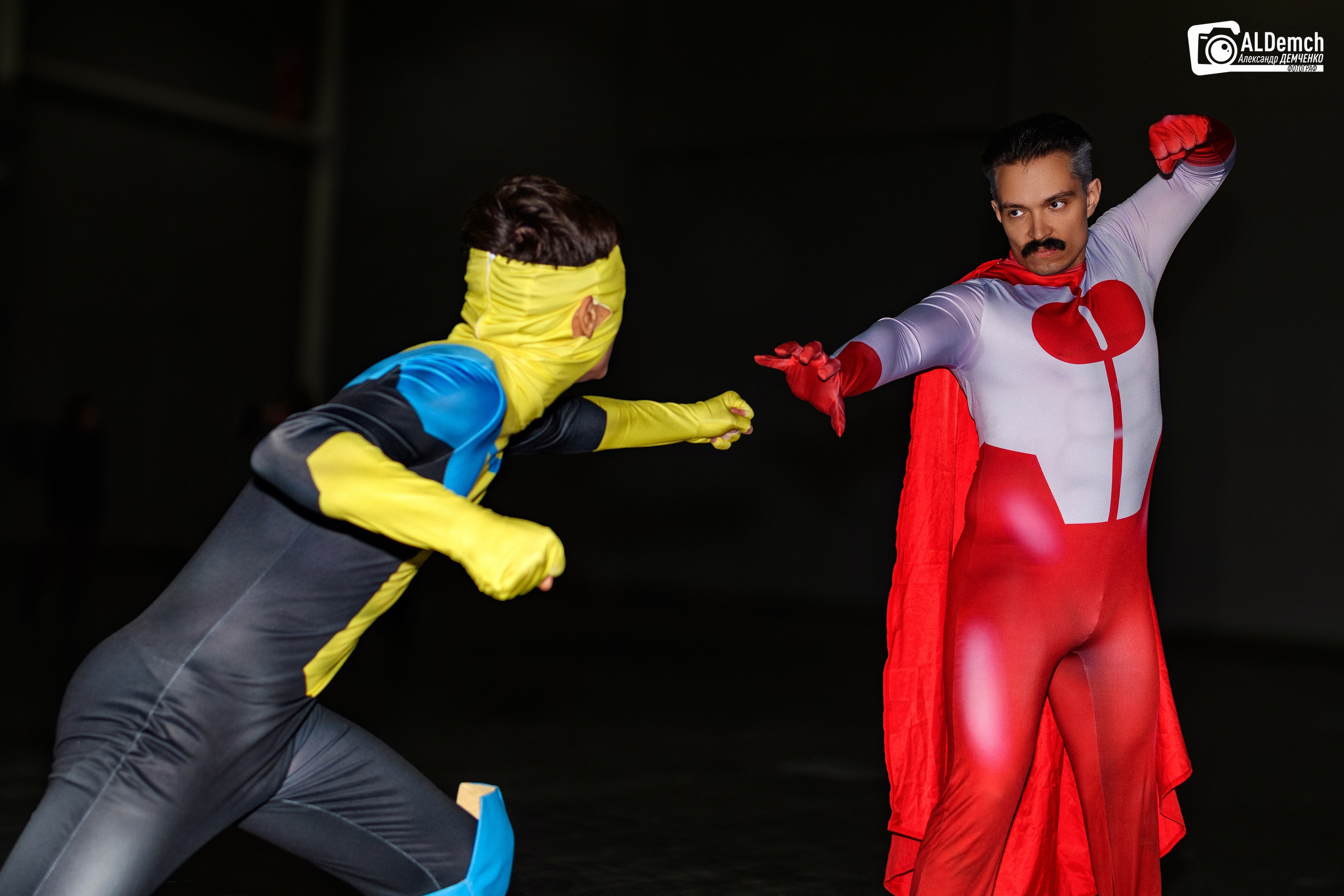 Неуязвимый и Омни-Мэн косплей фотосессия в Москве