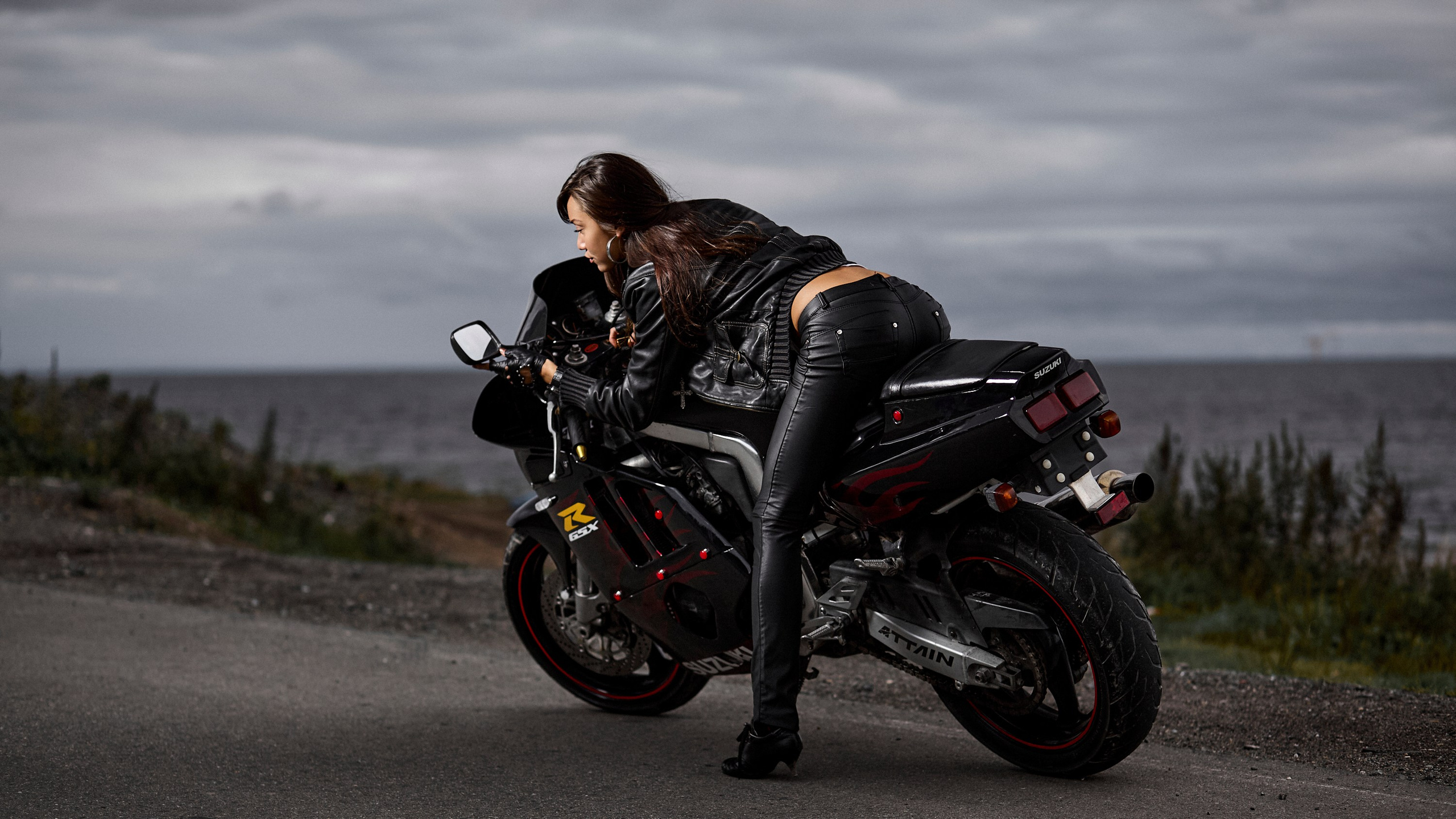 Парень, девушка, байк. Фотограф Андрей Серенков