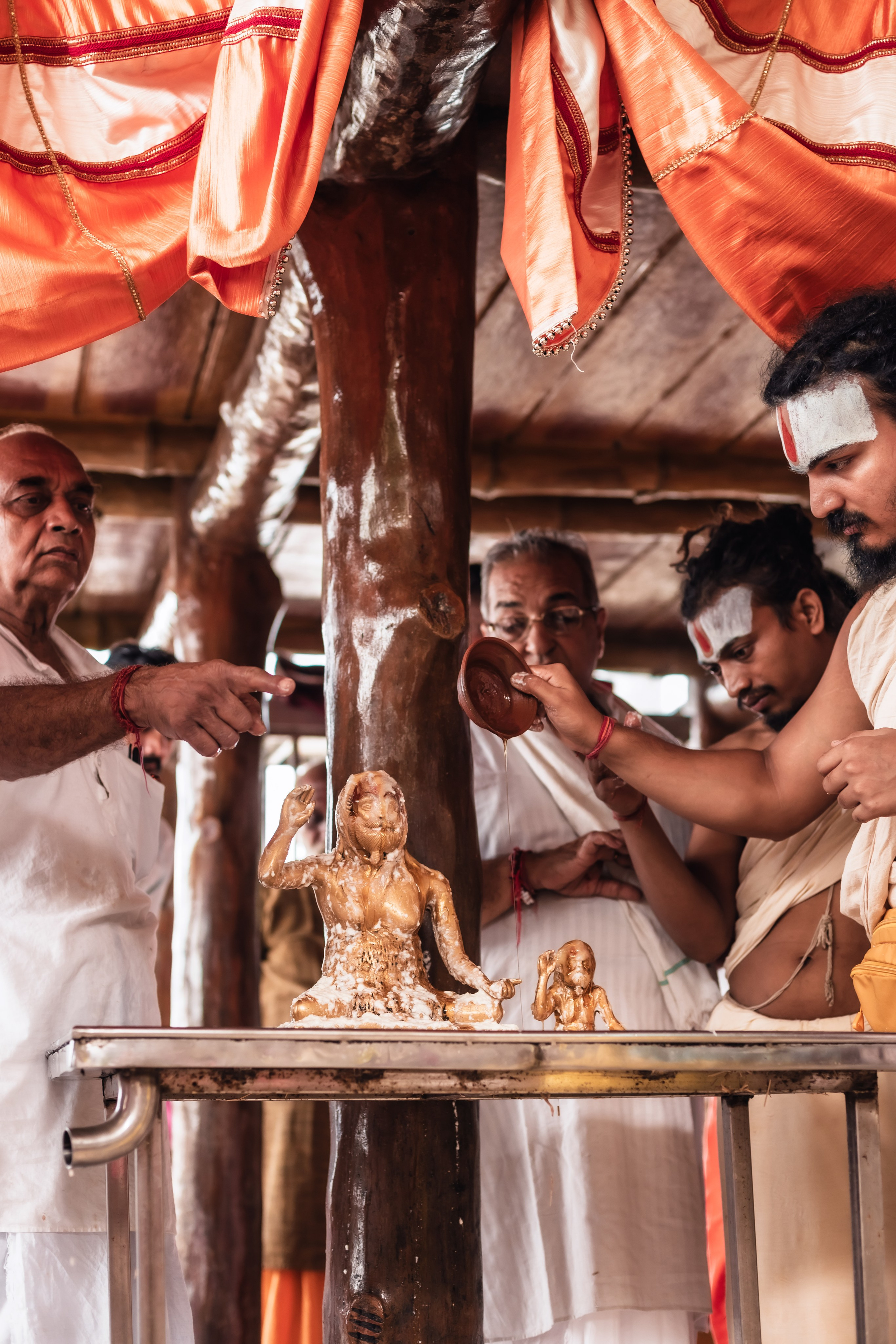 Abhisheka Devraha Baba on Sri Devdas ji maharaj bd. Mariam Bagdasaryan