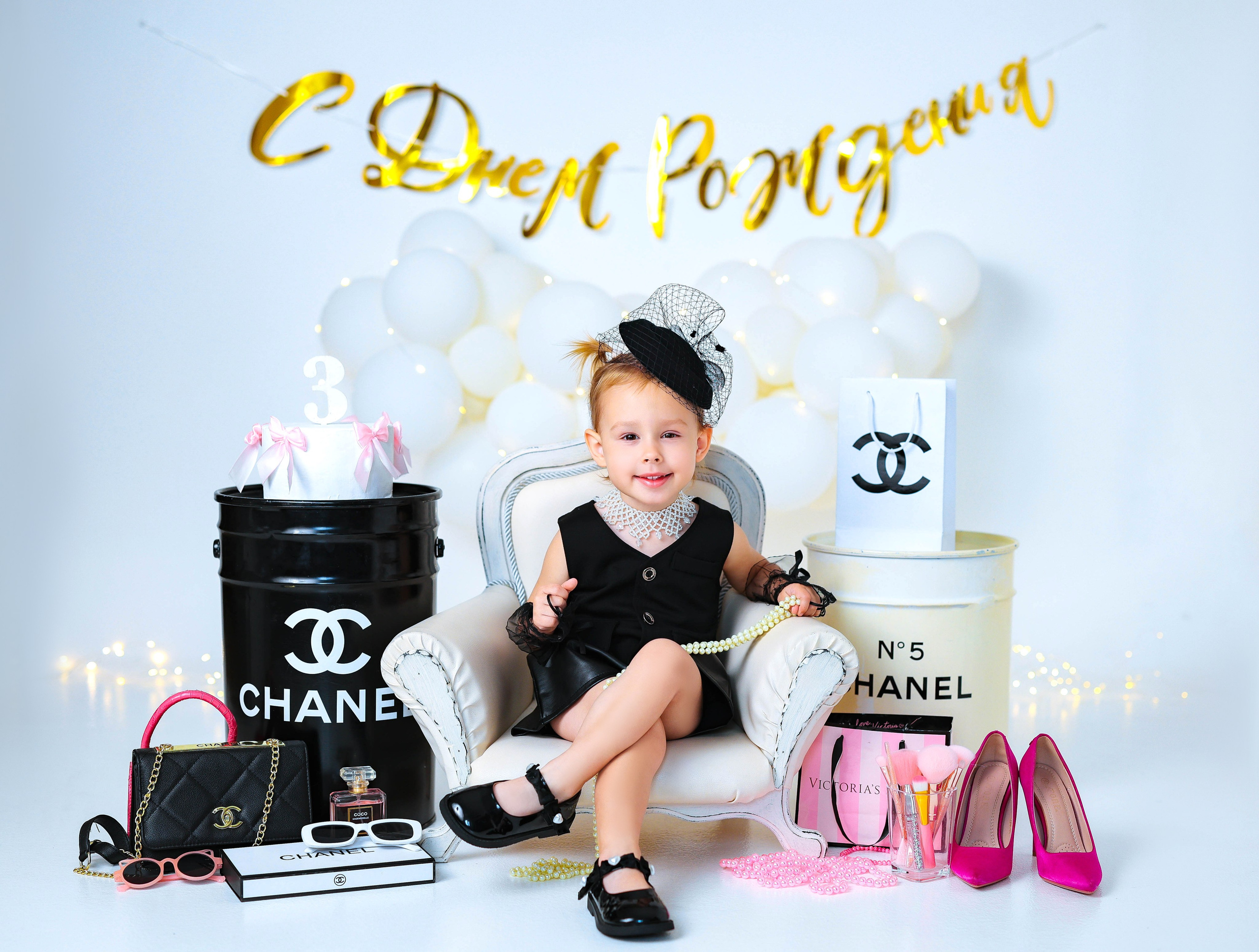 Малышки Антураж