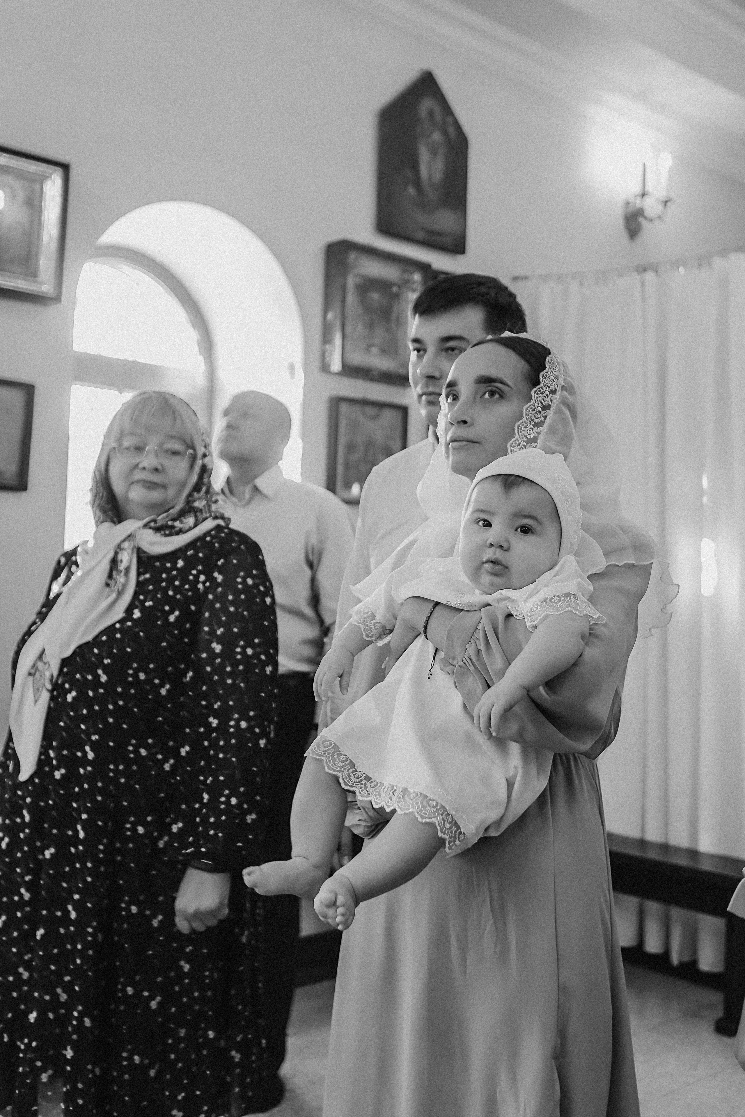 Крещение круглая церковь. Семейный фотограф Тюмень, фотограф на роды Салмина Мария