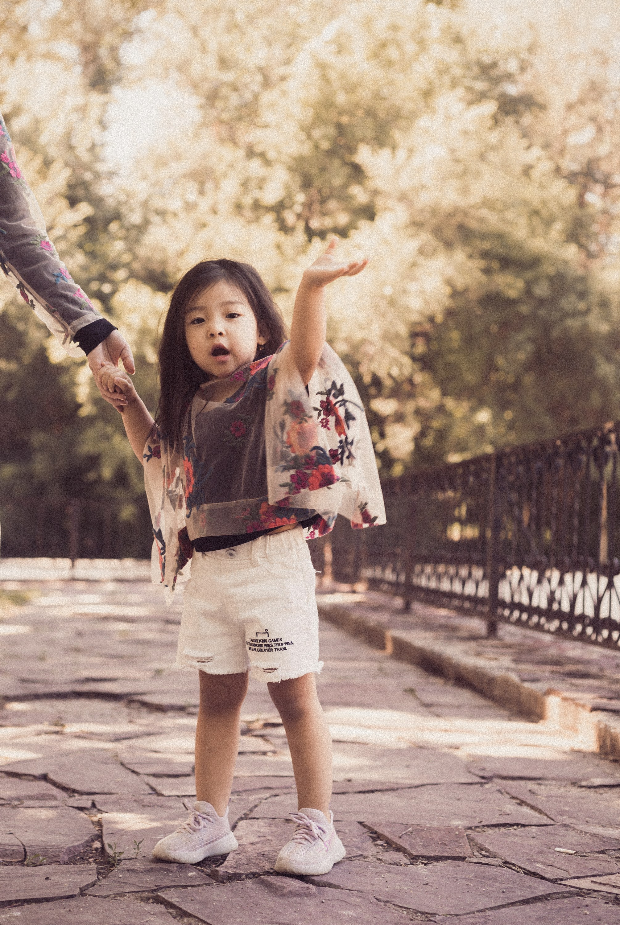 Летняя прогулка мамы и дочери. Фотограф Наталья Гончарова. Снимаю живые портреты в Алматы