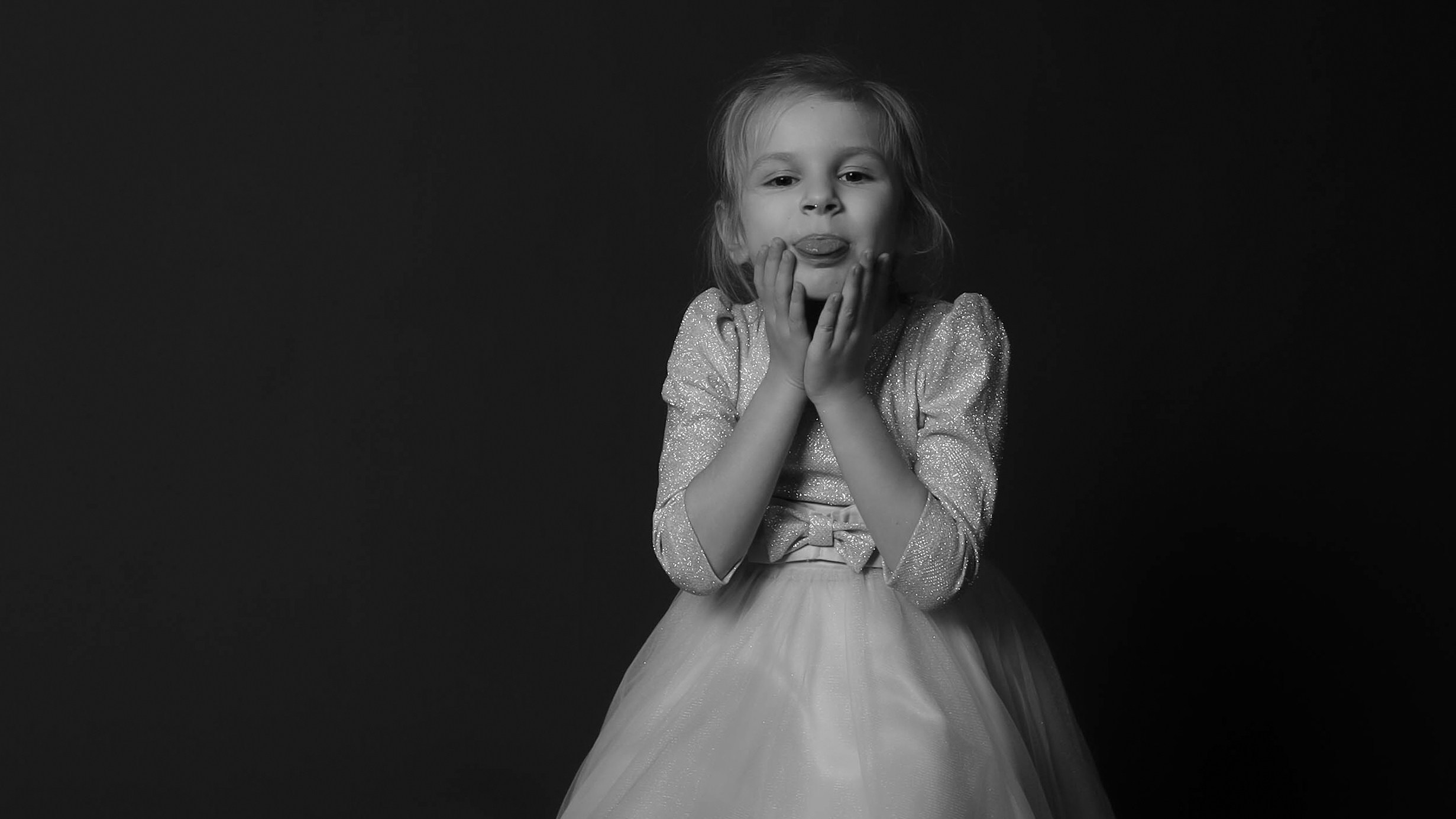 Автопортретная студия Псков: Фотостудия с пультом для профессиональных фото без фотографа | ufoto-pskov.ru