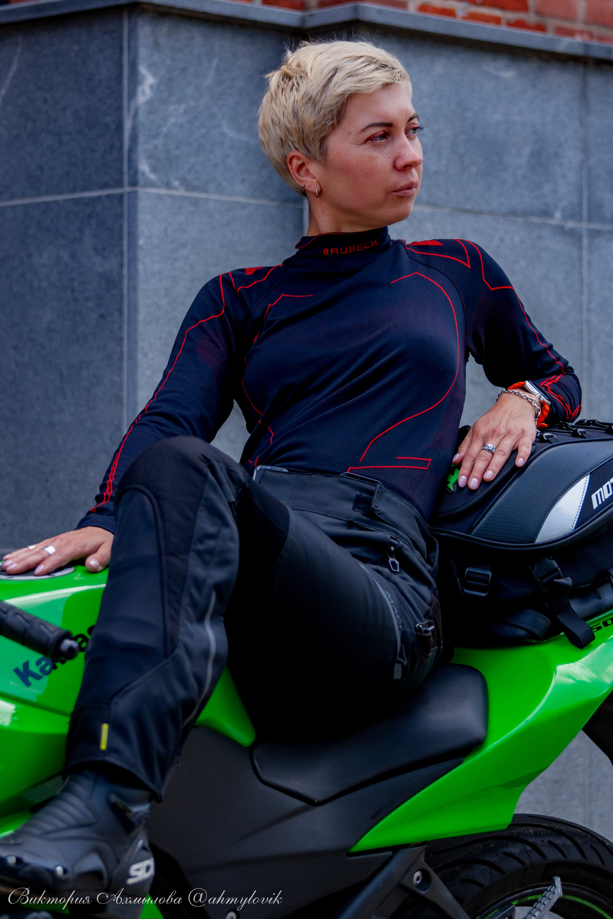 Аня и Гринч (Kawasaki Ninja 250). Виктория Ахмылова. Фотограф в Москве