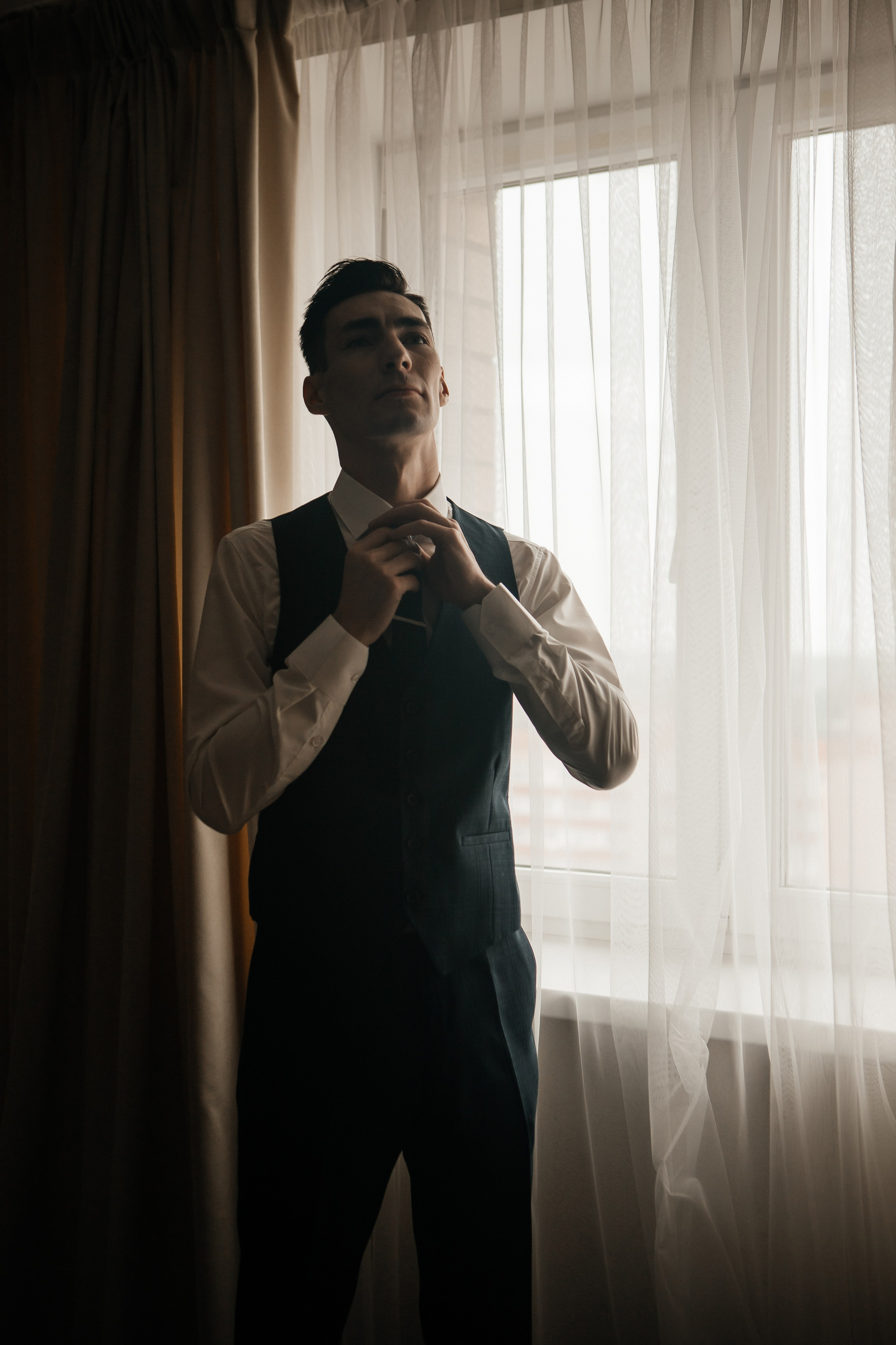 Евгения и Николай утренние сборы. Свадебный фотограф Виктория Чуйко Магнитогорск. Визуал для бизнеса