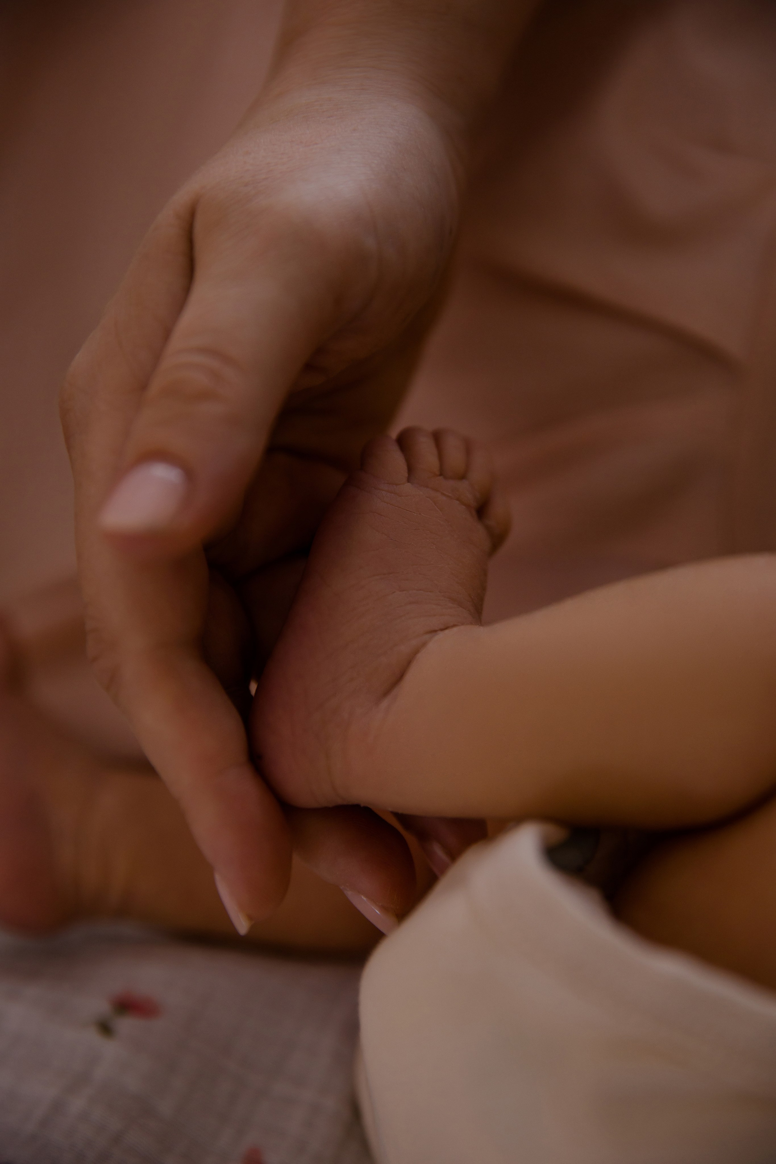 Новорожденная Ульяна в уюте дома. Семейный и детский фотограф в Москве Вера Ускова