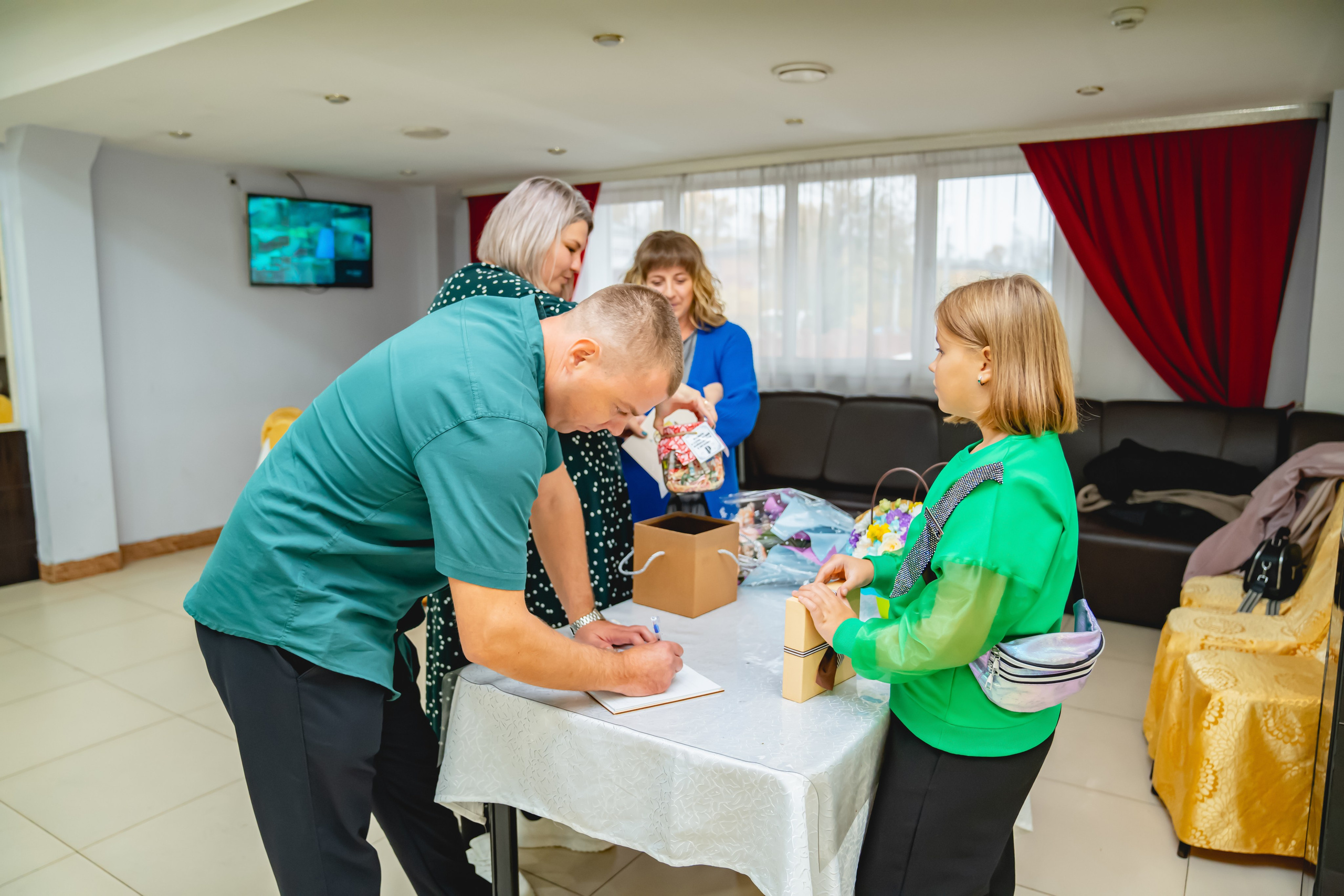 Осенняя Свадьба 2024. Занимаюсь профессиональной фотографией и живу рядом с Байкалом. Работаю в разных жанрах