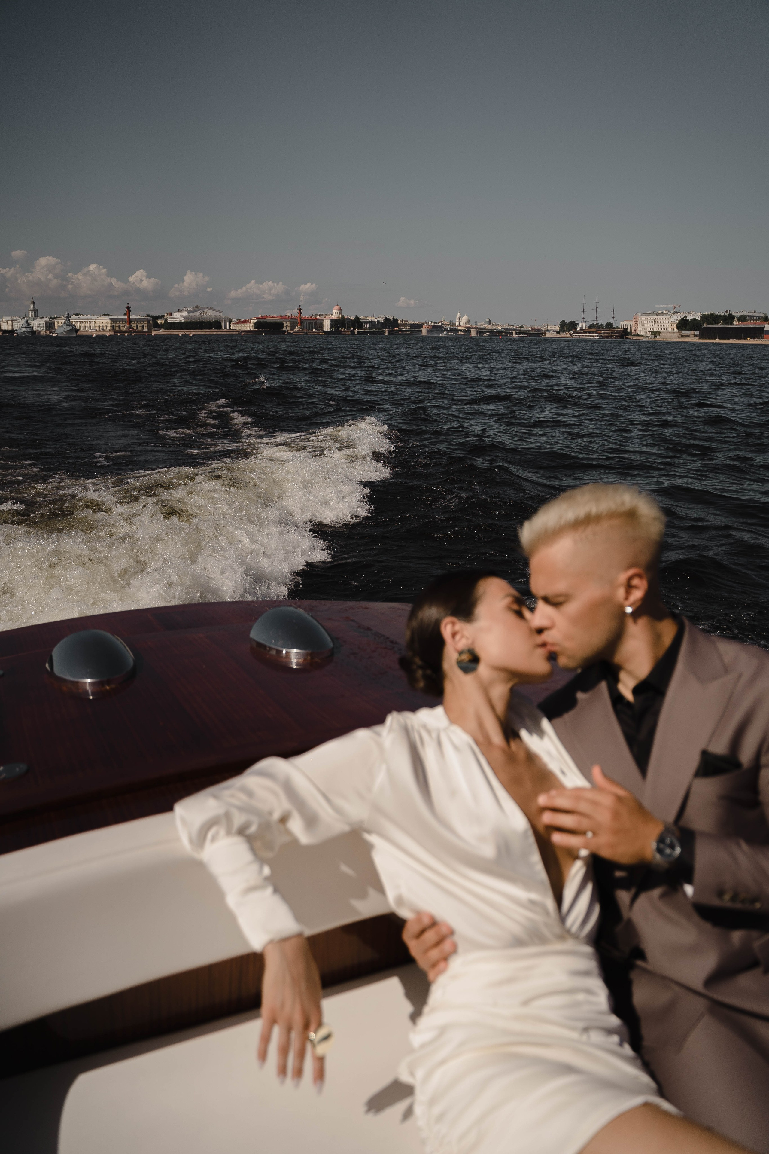 Прогулка на катере. Свадебный фотограф Казань Анастасия Доле