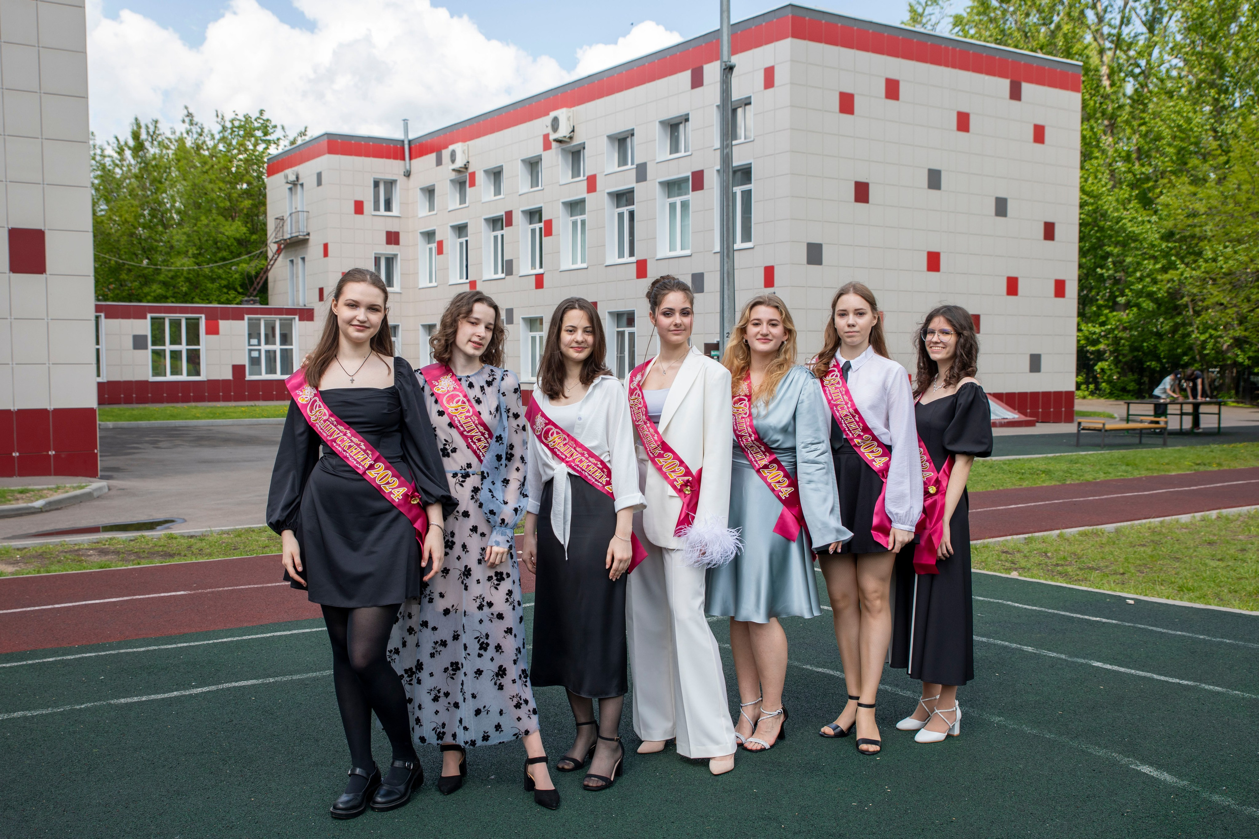 Последний звонок Школа Баренбаума 1517. Фотограф в Москве Яна Полосина