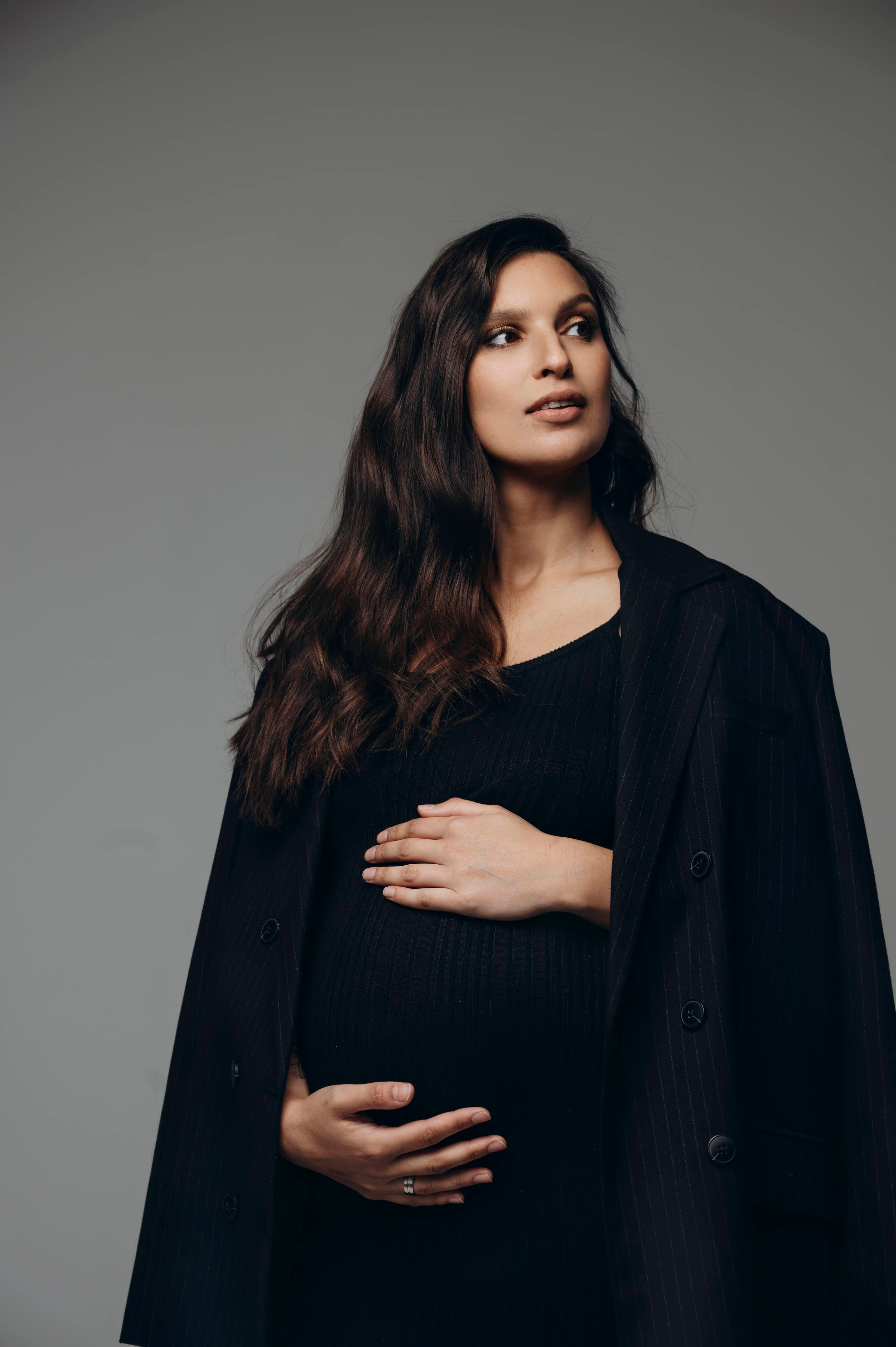 Профессиональный фотограф беременности в СПБ. Стильные фотосессии беременности в стиле минимализм и классическая фотография