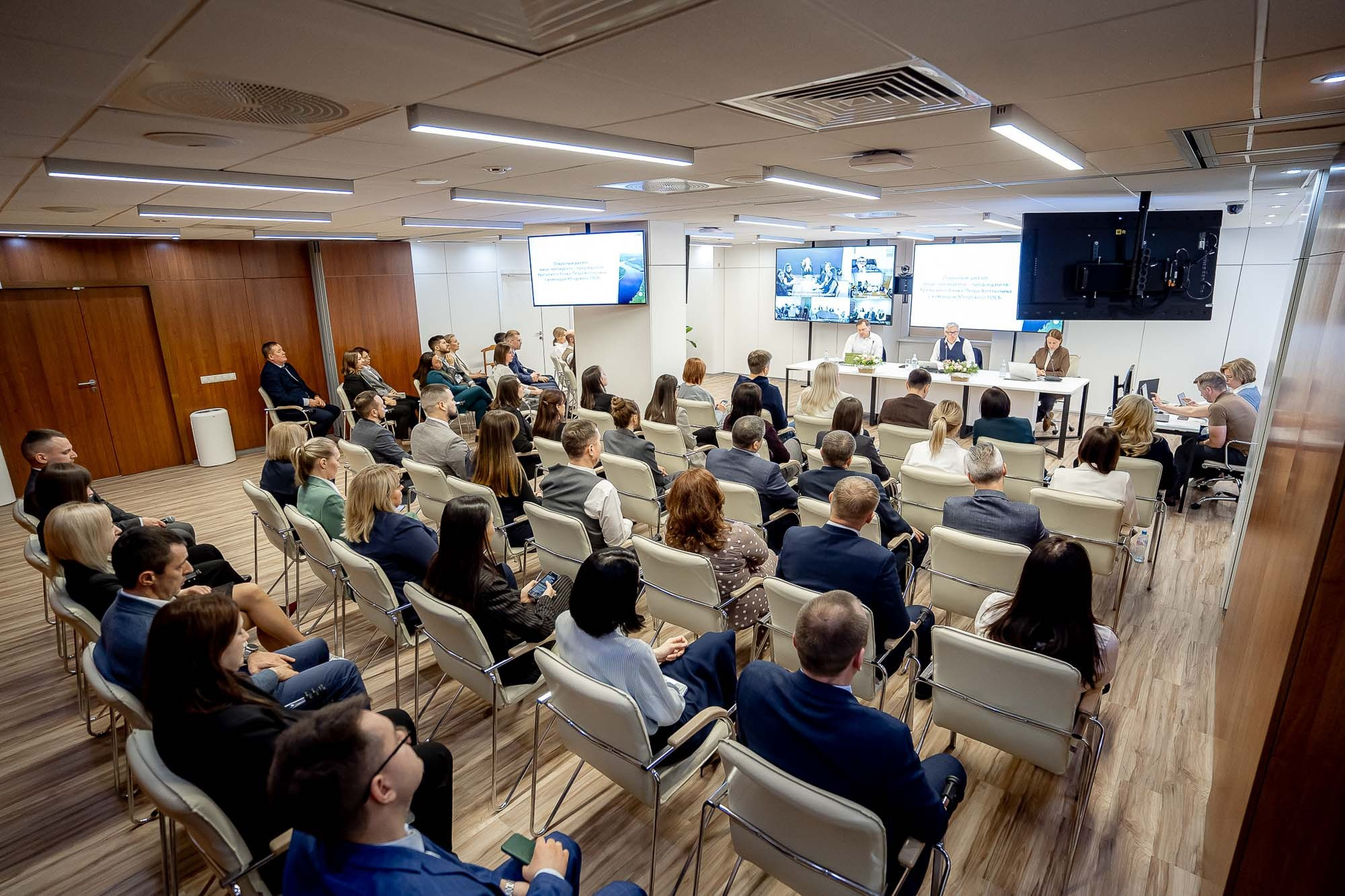 Сбер. Открытый диалог. Сергей Кошкин. Репортажная и ивент-фотография в Сургуте