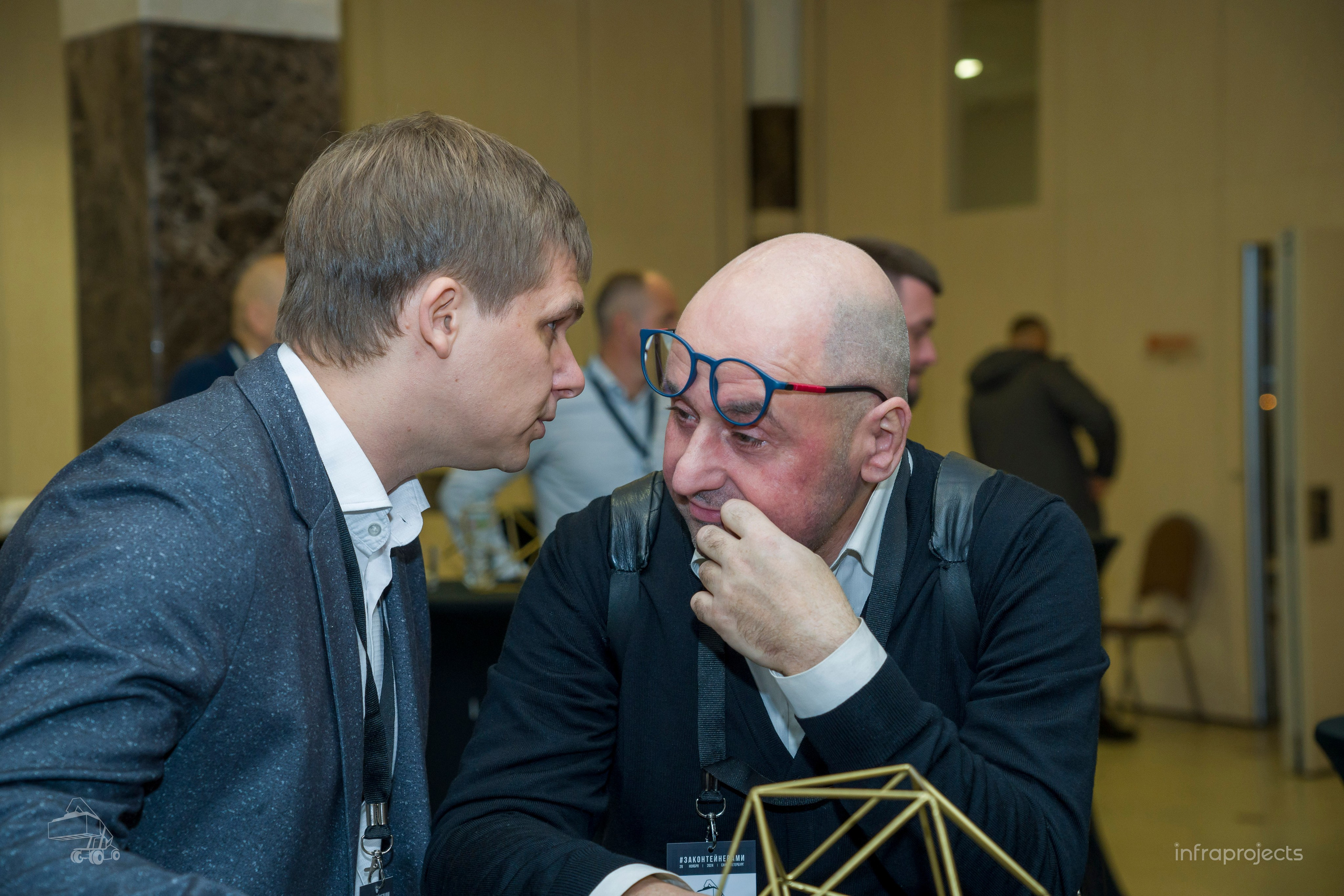 За контейнерами репортаж. Фотограф в Санкт-Петербурге. Репортажная и все съёмки для бизнеса