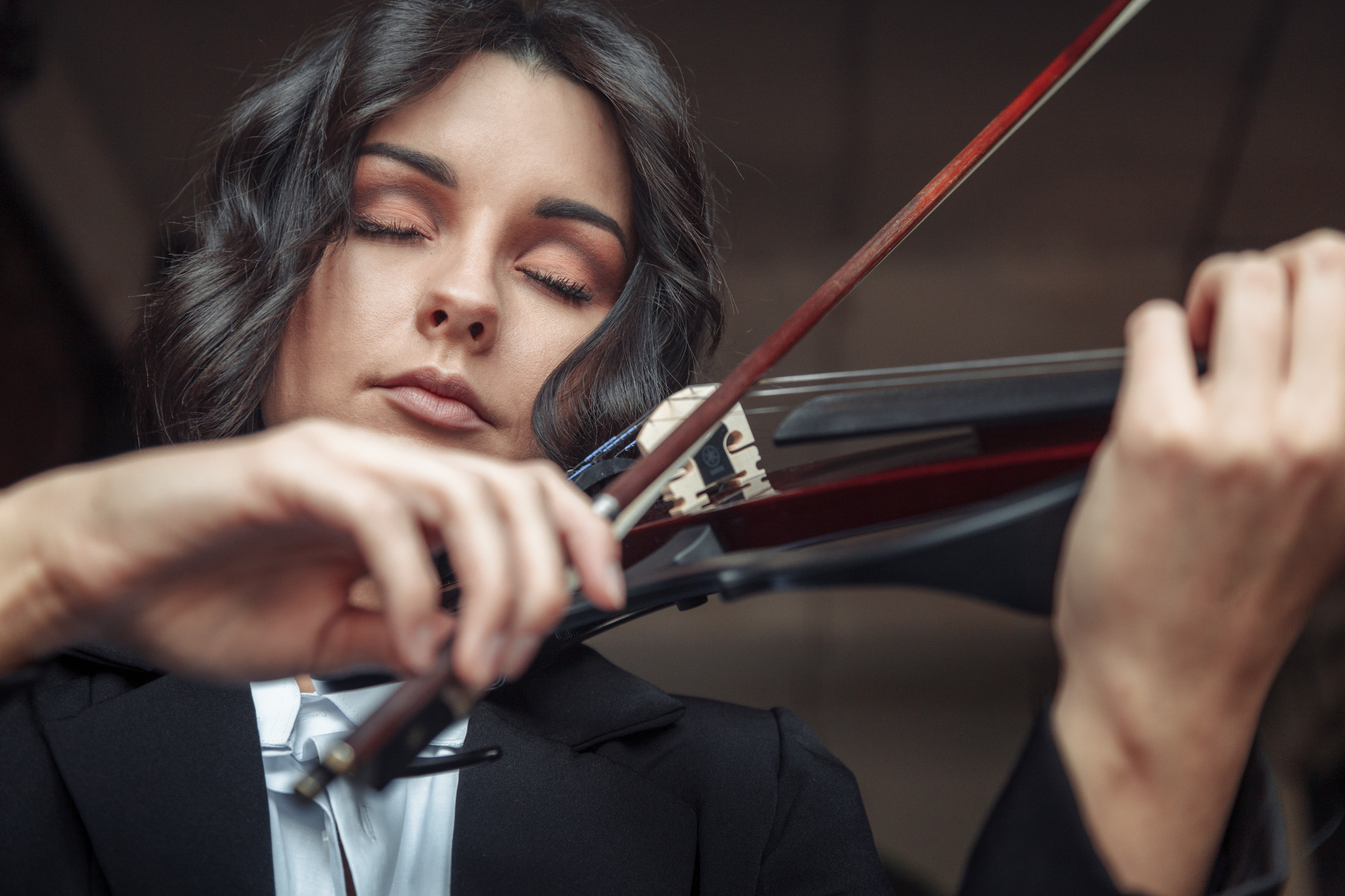 Фотосессия скрипачки со срипой в фотостудии Мосва. Свадебный фотограф Дмитрий Гладков