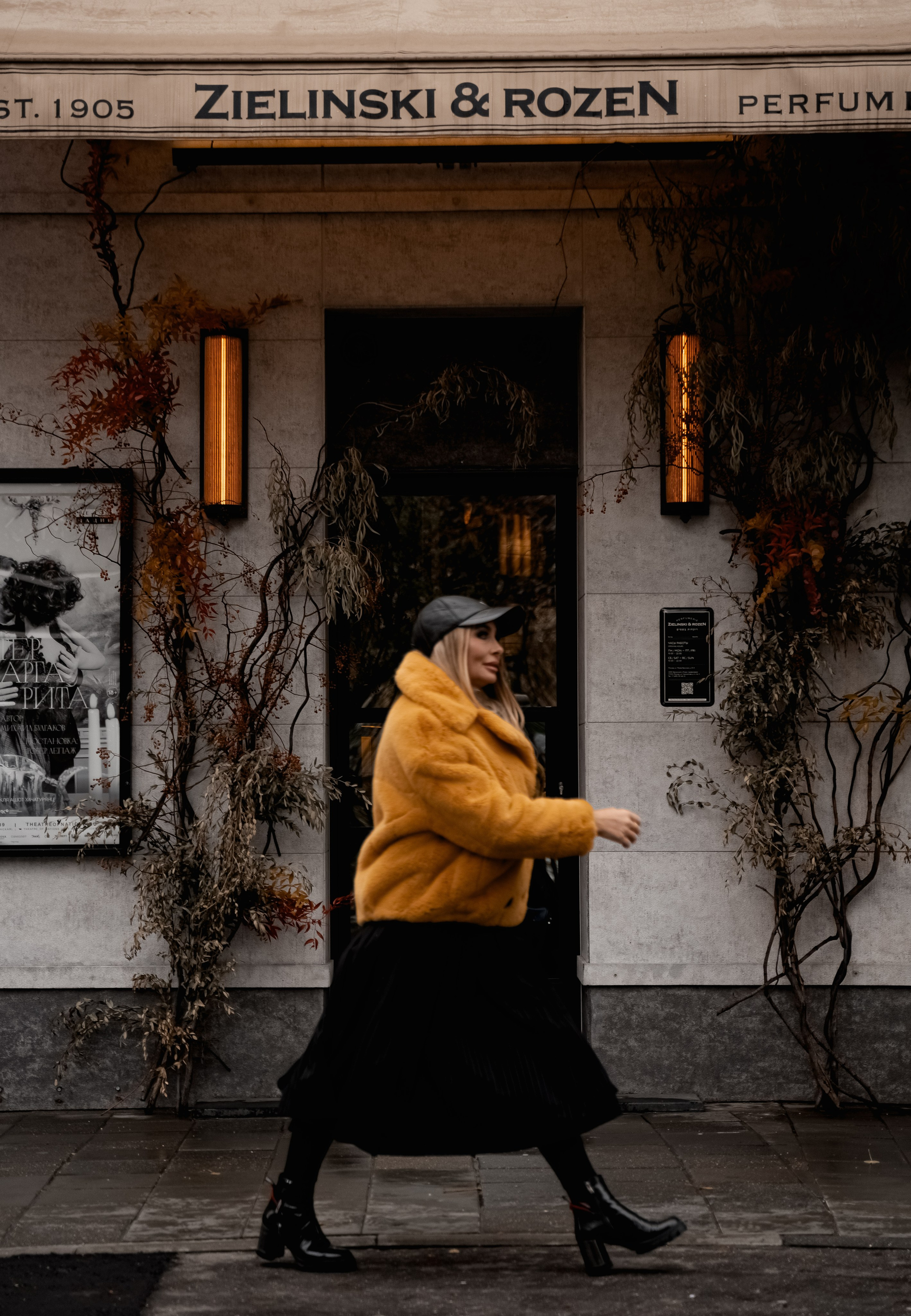 Светлана s t r e e t. Контент фотограф в Москве Кулич Настя