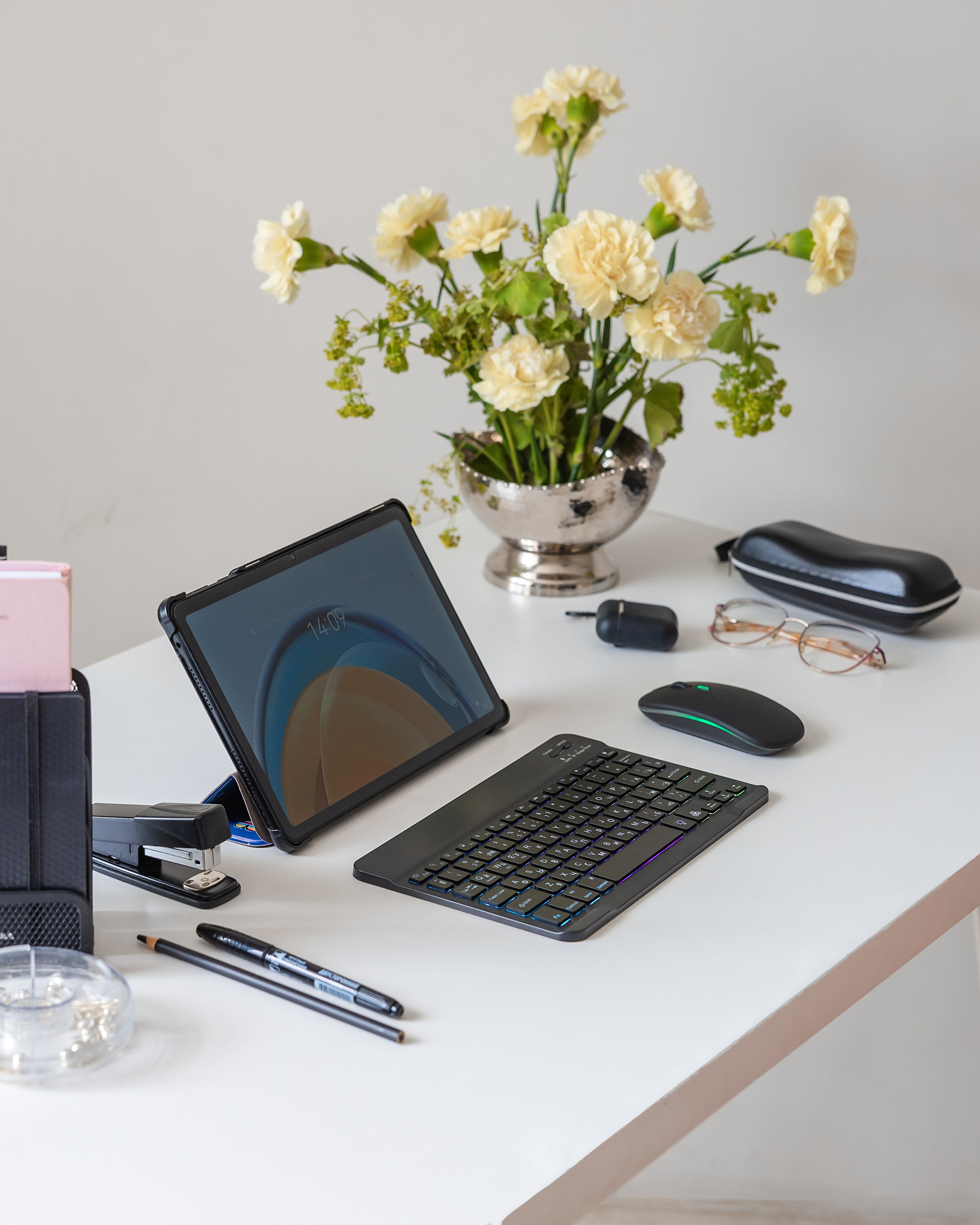 WB: Клавиатуры и чехлы. Фотограф и видеограф в Улан-Удэ: Аюна Габагуева и Артём Шаханов