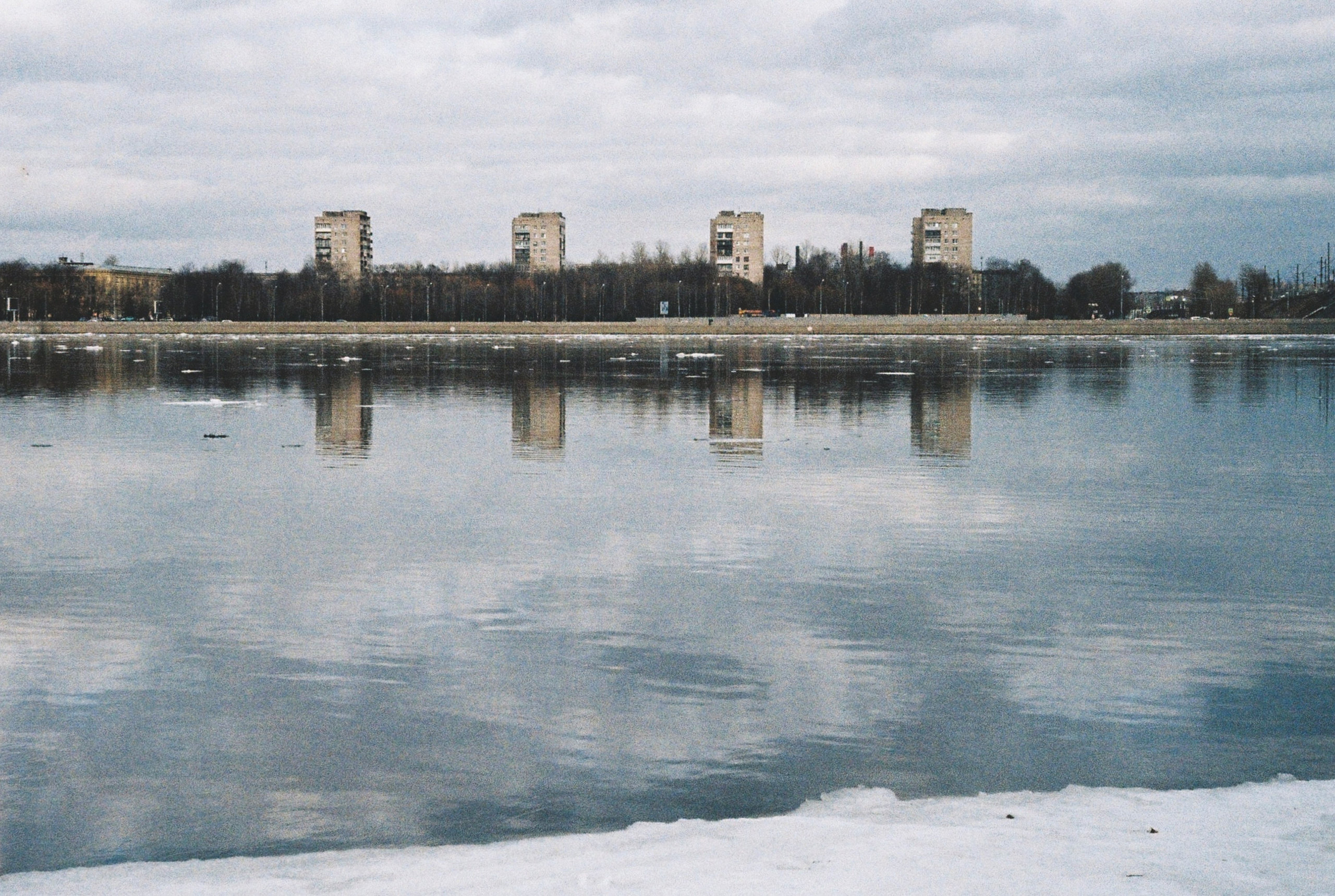 Фотографии цветные. Свадебный и семейный пленочный фотограф в Петербурге Истомина Ирина
