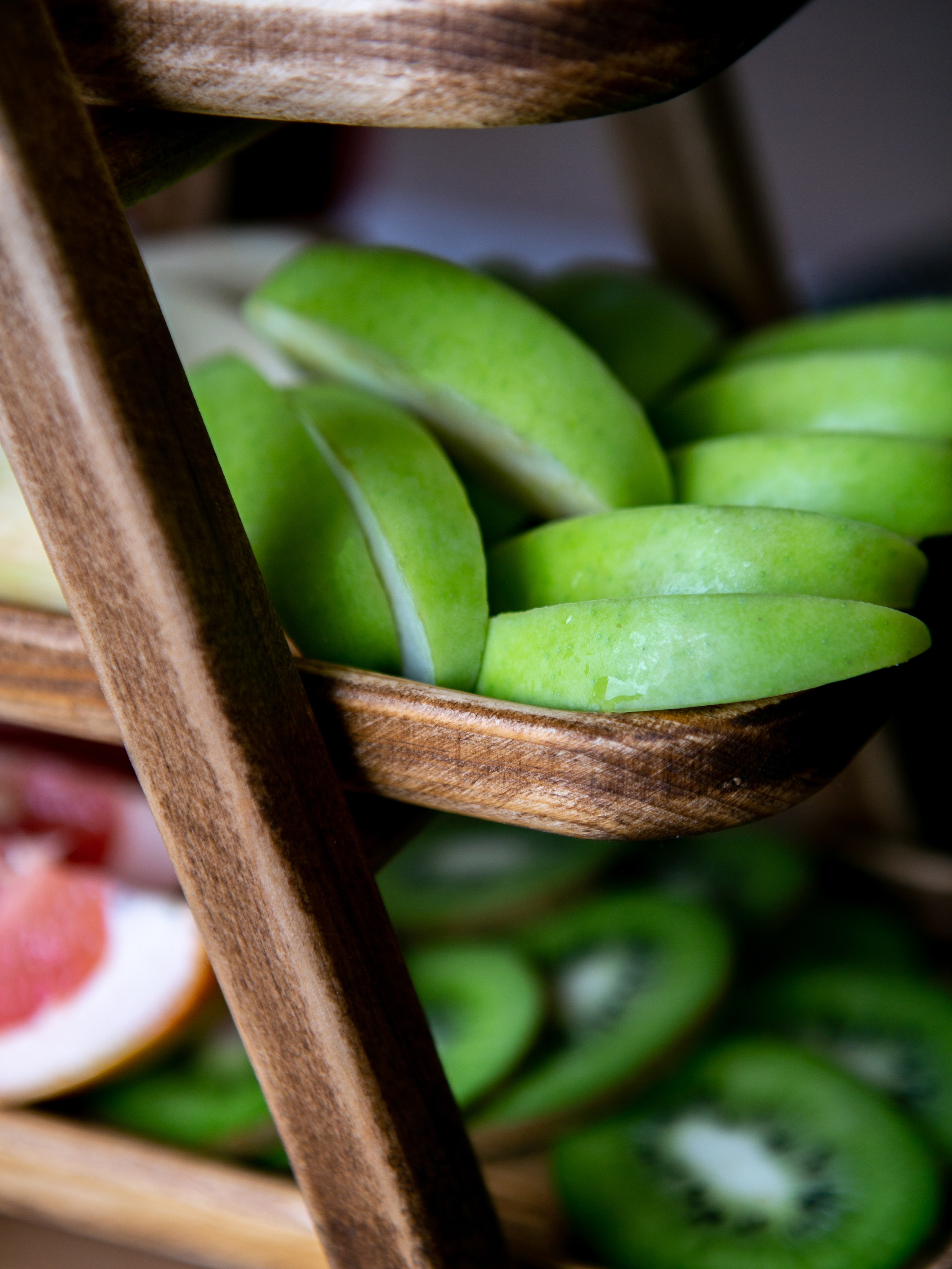 Подносы и этажерки. Контент фотограф, съемка для маркетплейсов, фуд съемка и репортажи в Новосибирске Ралия Галеева