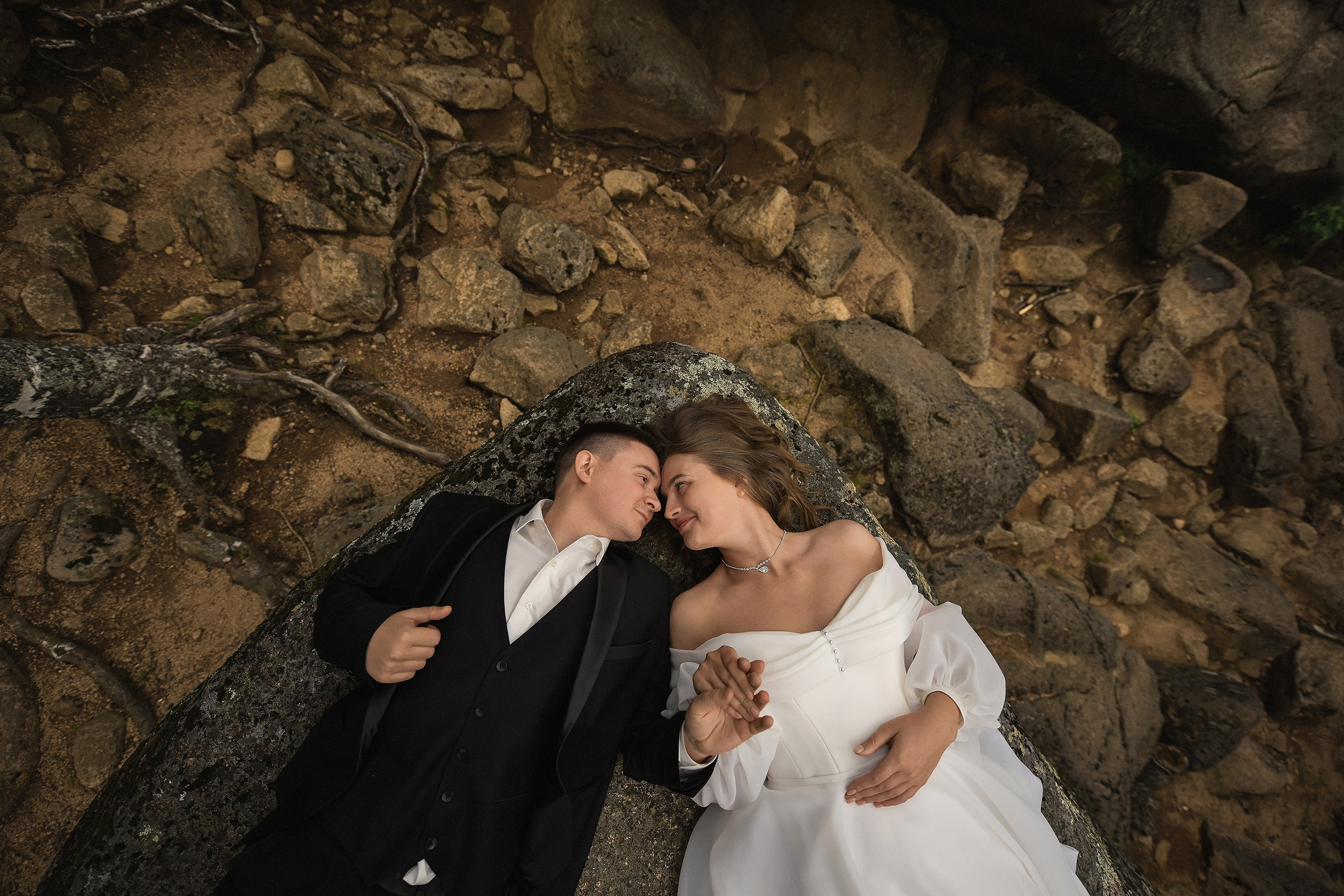 Свадебная фотосессия на Столбах в Красноярске | Экстрим и романтика в одном кадре. 📸 Свадебный и семейный фотограф в Красноярске Тихомиров Евгений | 17 лет опыта | 800+ свадеб