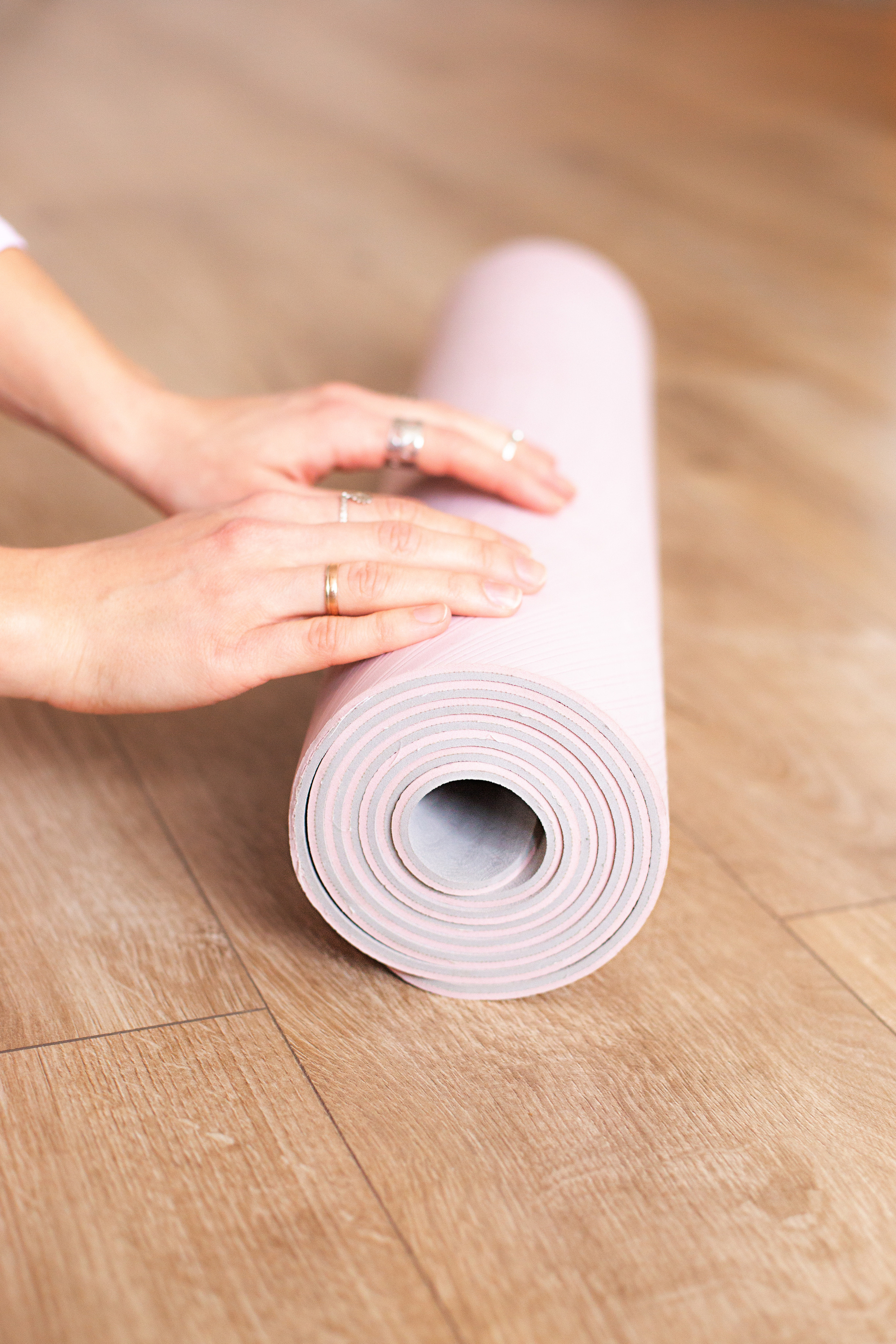 Контент съёмка для тренера по йоге. Фотограф СПб Юлия Ерошевская, предметный фотограф