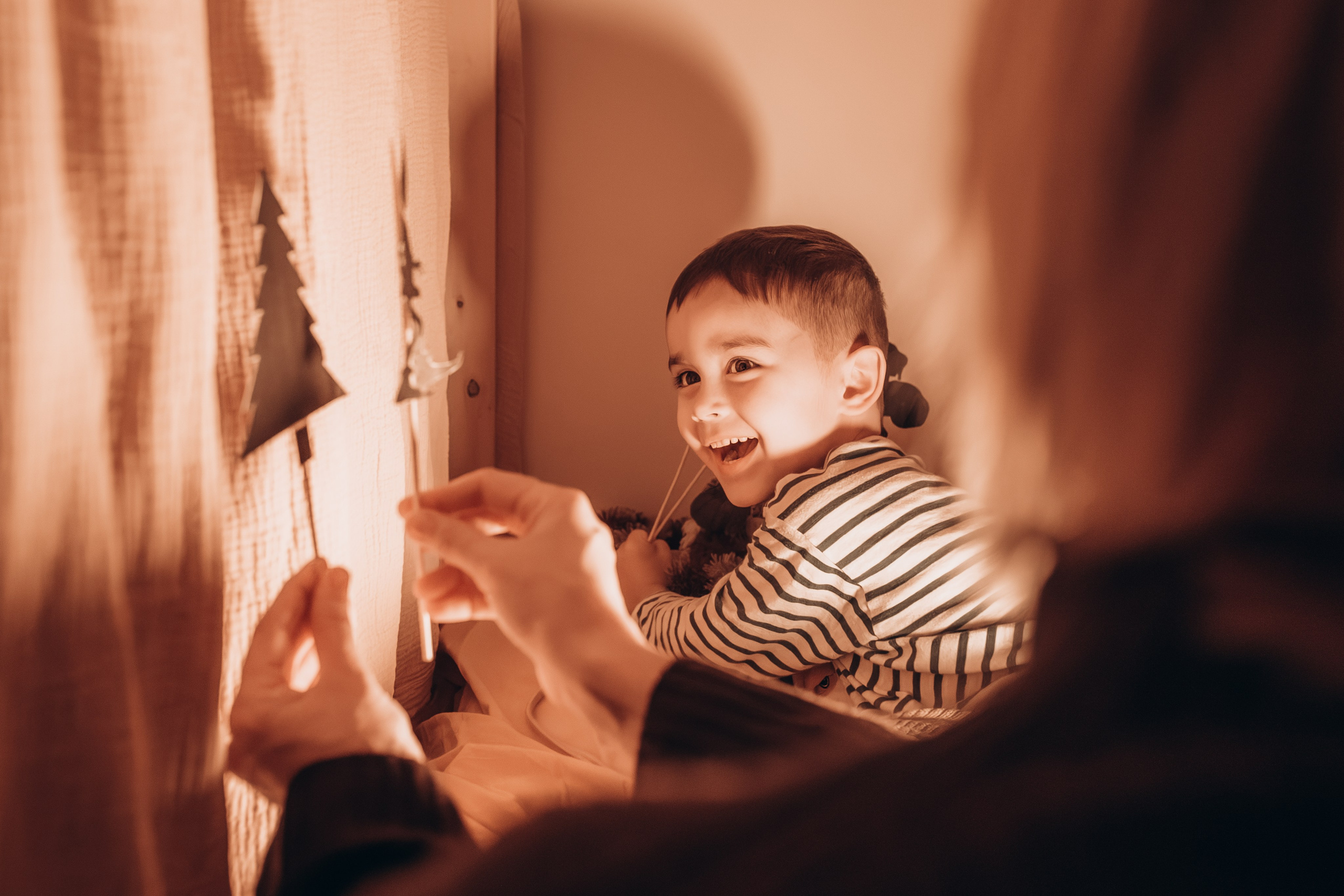 Séance famille à domicile. Photographe des familles et enfants à Nantes et alentours