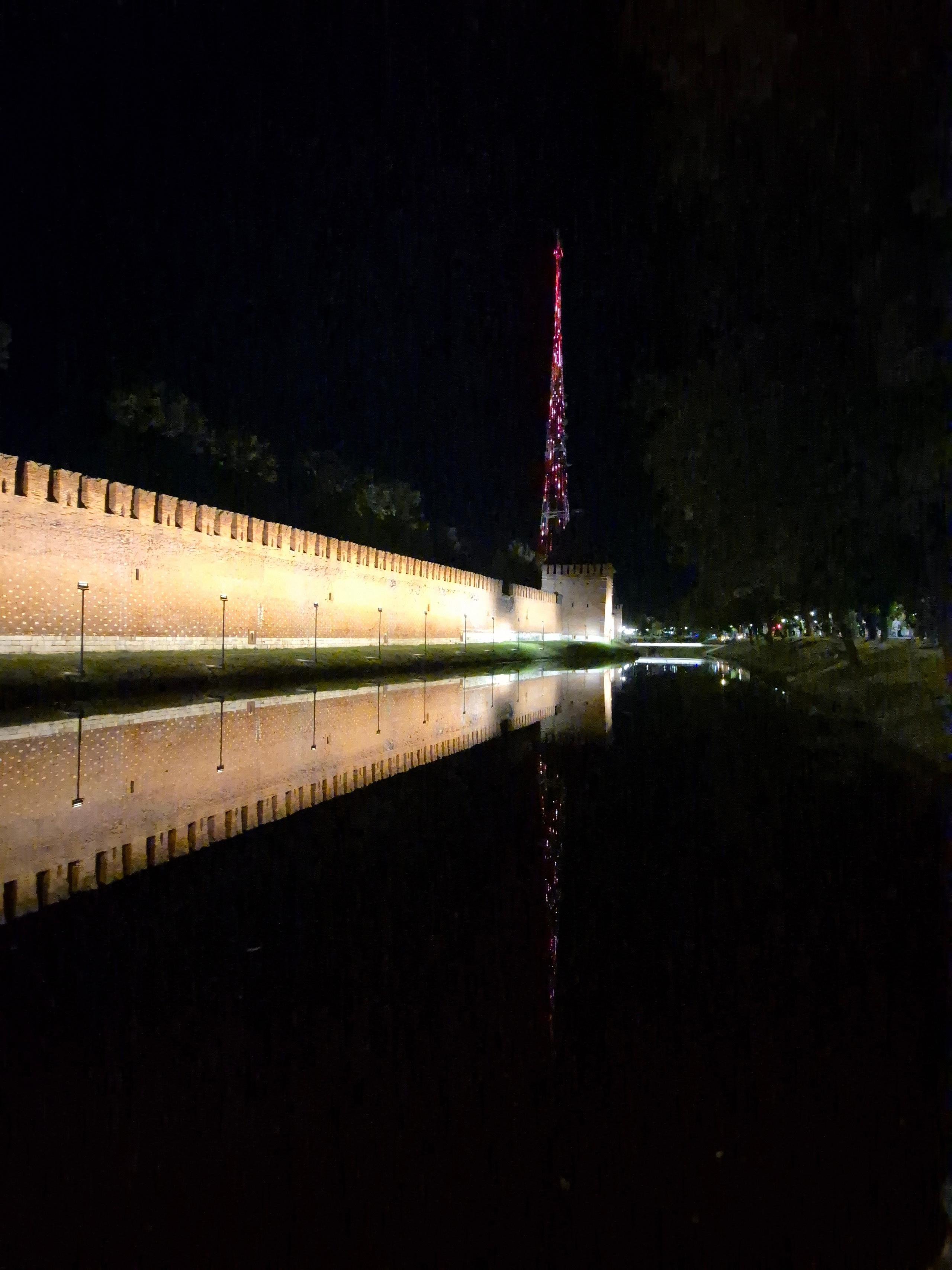 В Смоленске был день города - иллюминация на ТВ башне