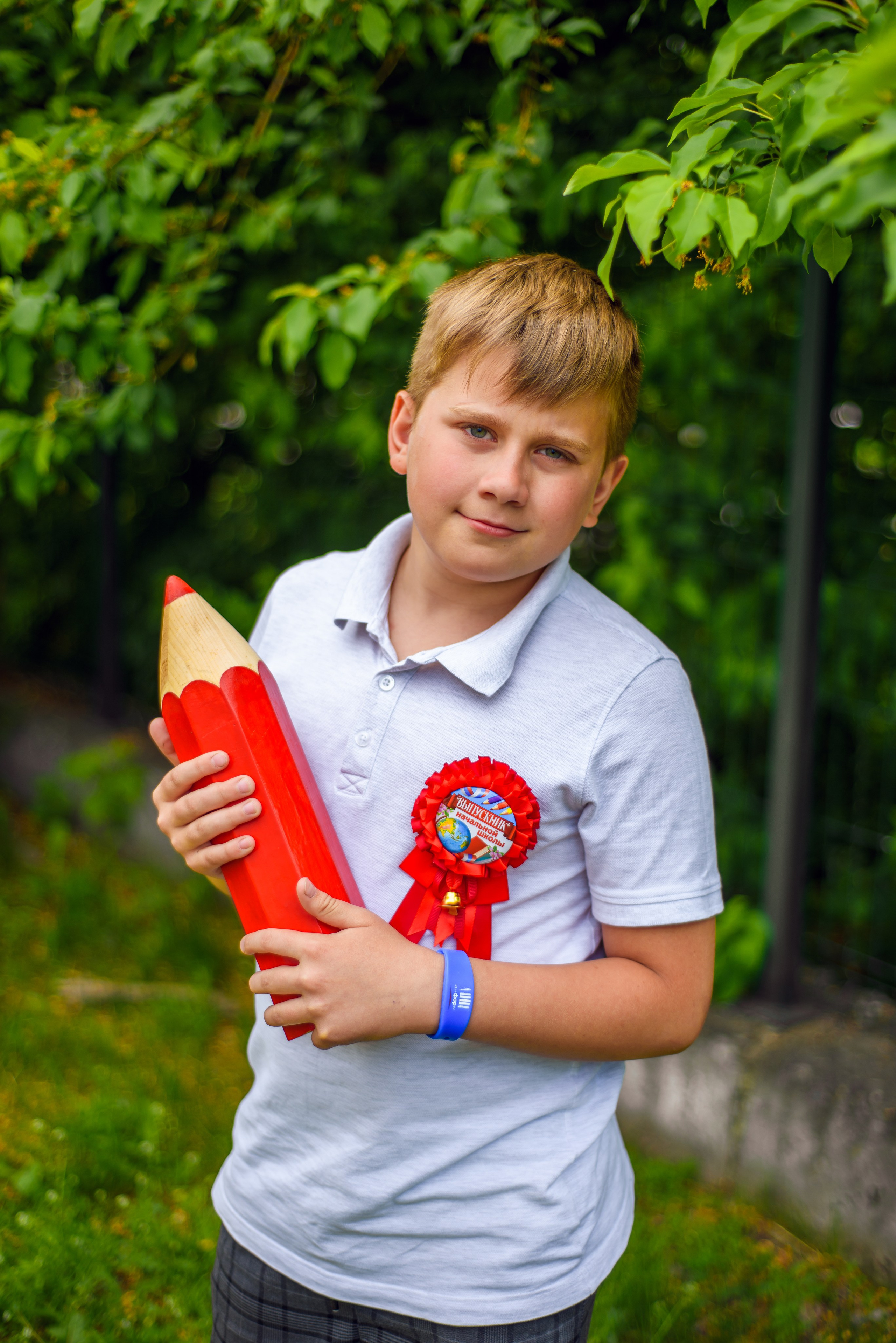 Фотосъемка в школьном саду. Фотограф. Выпускные альбомы в Барнауле