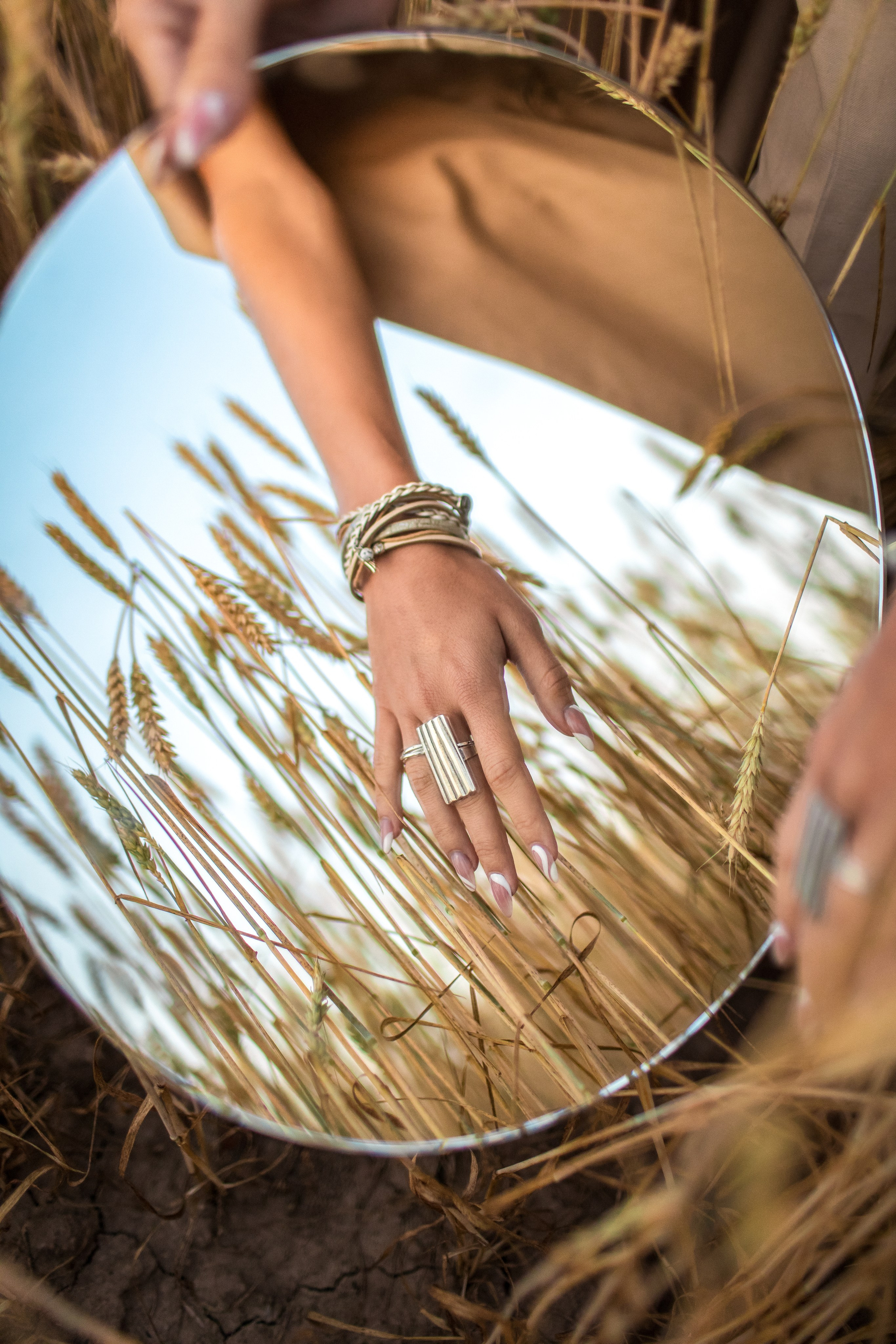 Модельная съемка в поле. Главная