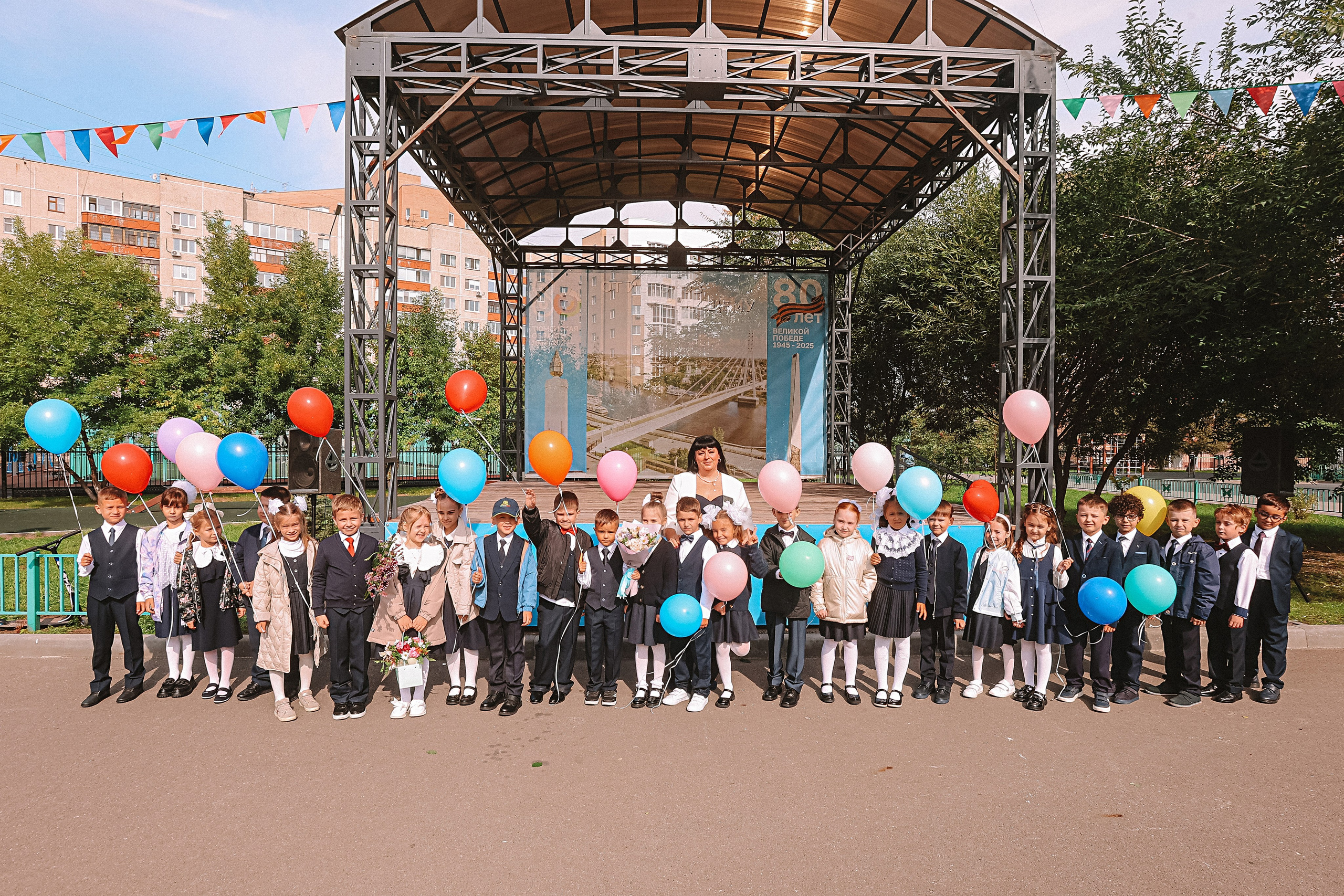 1 сентября линейка+кл час+портреты. Семейный фотограф Тюмень, фотограф на роды Салмина Мария
