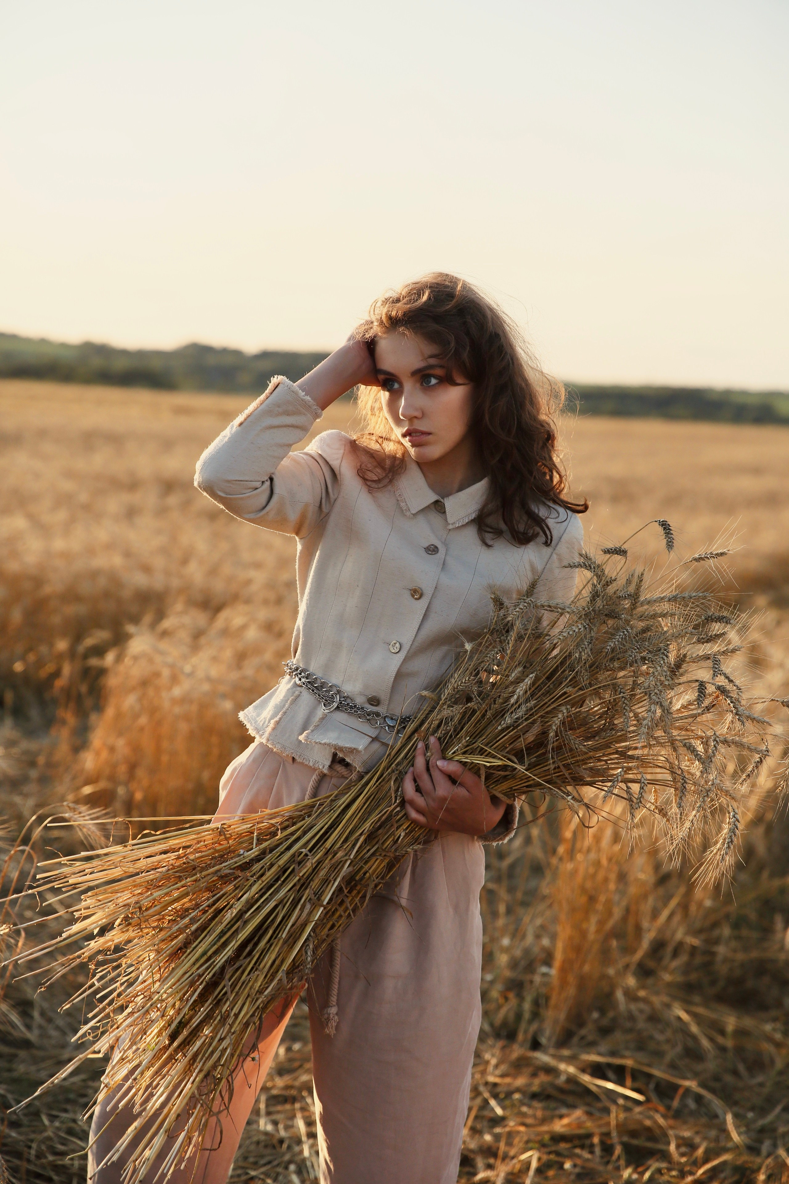 Фотосессия в пшенице для бренда Vintage Dream. Фотограф и видеограф Анна Домашенко