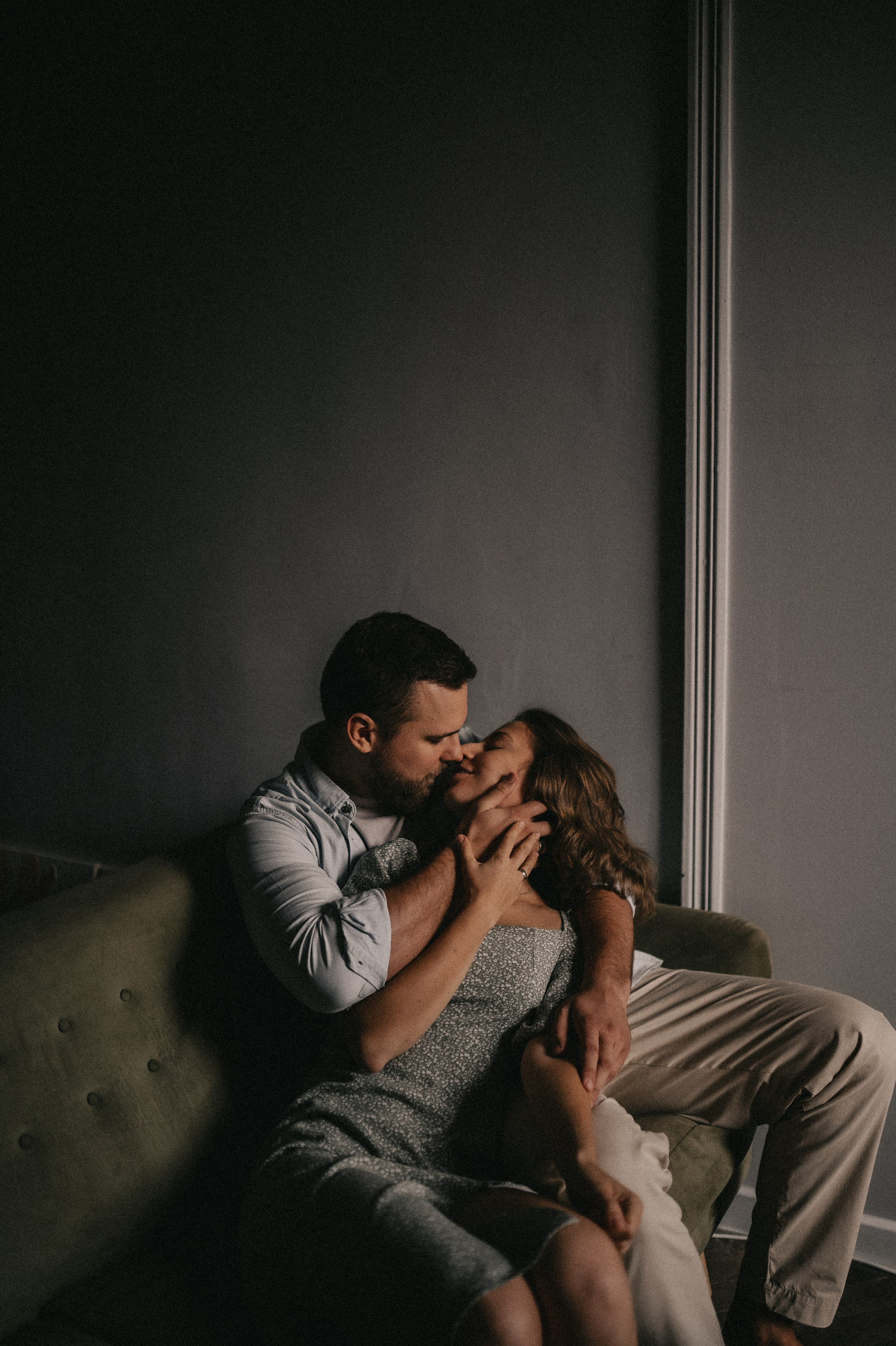 Лавстори в питерской студии. Семейный и свадебный lifestyle-фотограф в Москве Мария Петрова