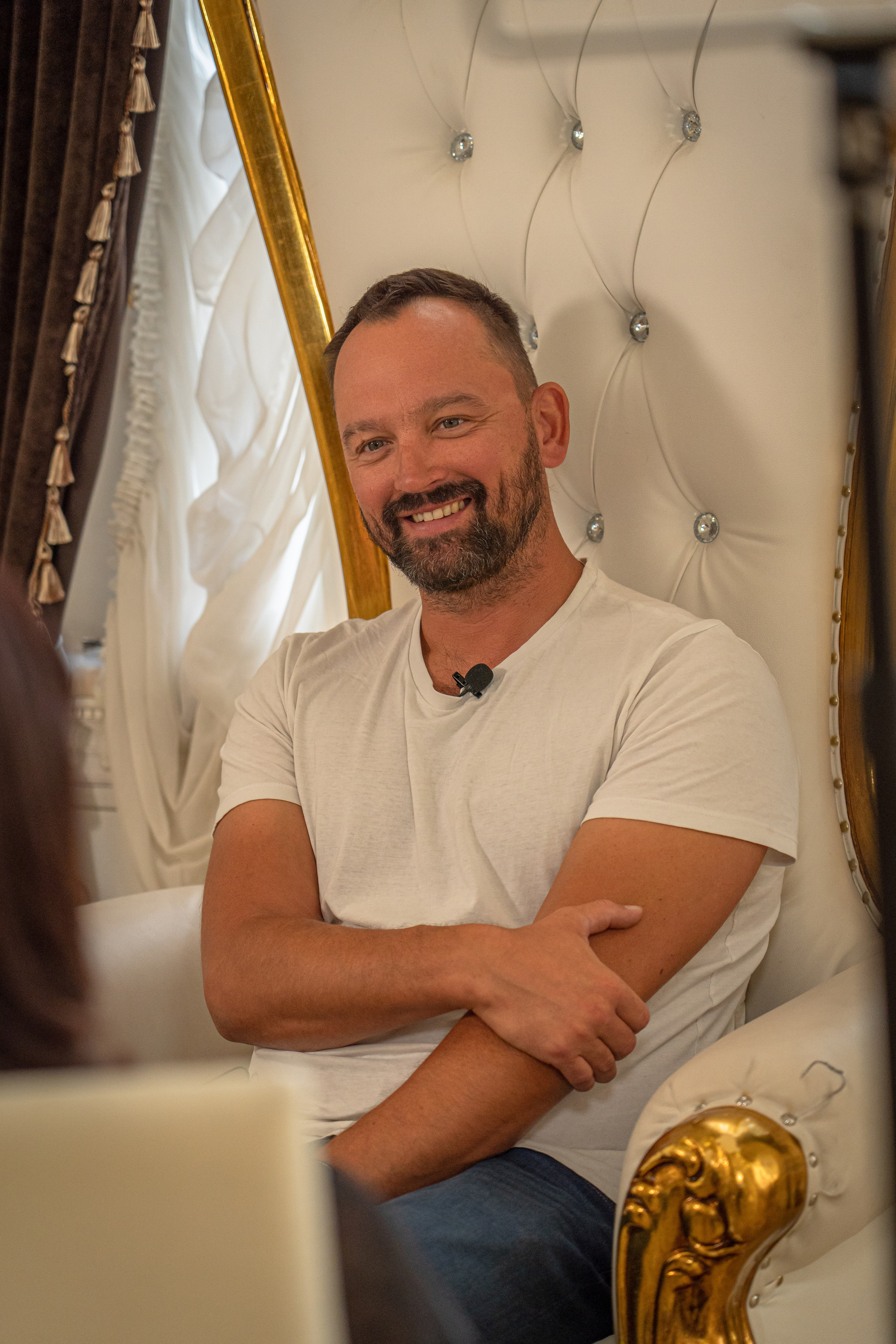 Съемка бэкстейджа сериала Сергея Жигунова Три друга, клад и матрос Кошка я была фотографом на мероприятии на финальном съемочном дне с огромной съемочной командой — операторы, режиссеры, актеры, гримеры, стилисты, костюмеры киношники киноделы кино киноплощадка 