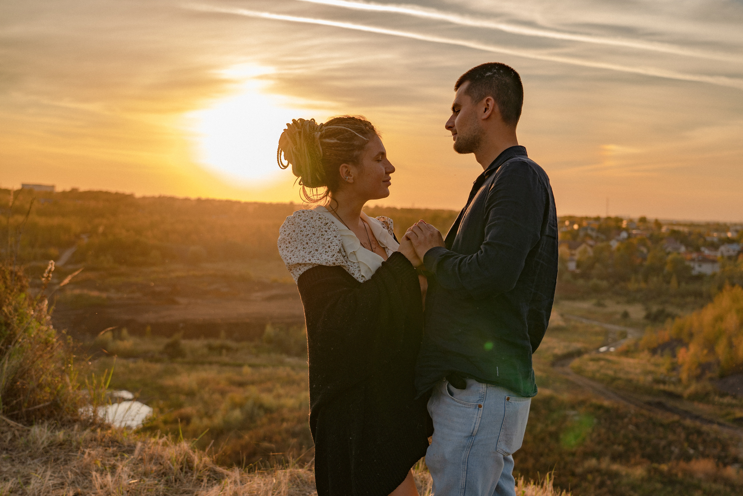 Семейная фотосессия для Люси, Айрата, Ясмин и Кекса в секретной локации на карьерах, где добывают известняк, в тридцати километрах от Москвы. Золотая осень, сентбярь, закат. 