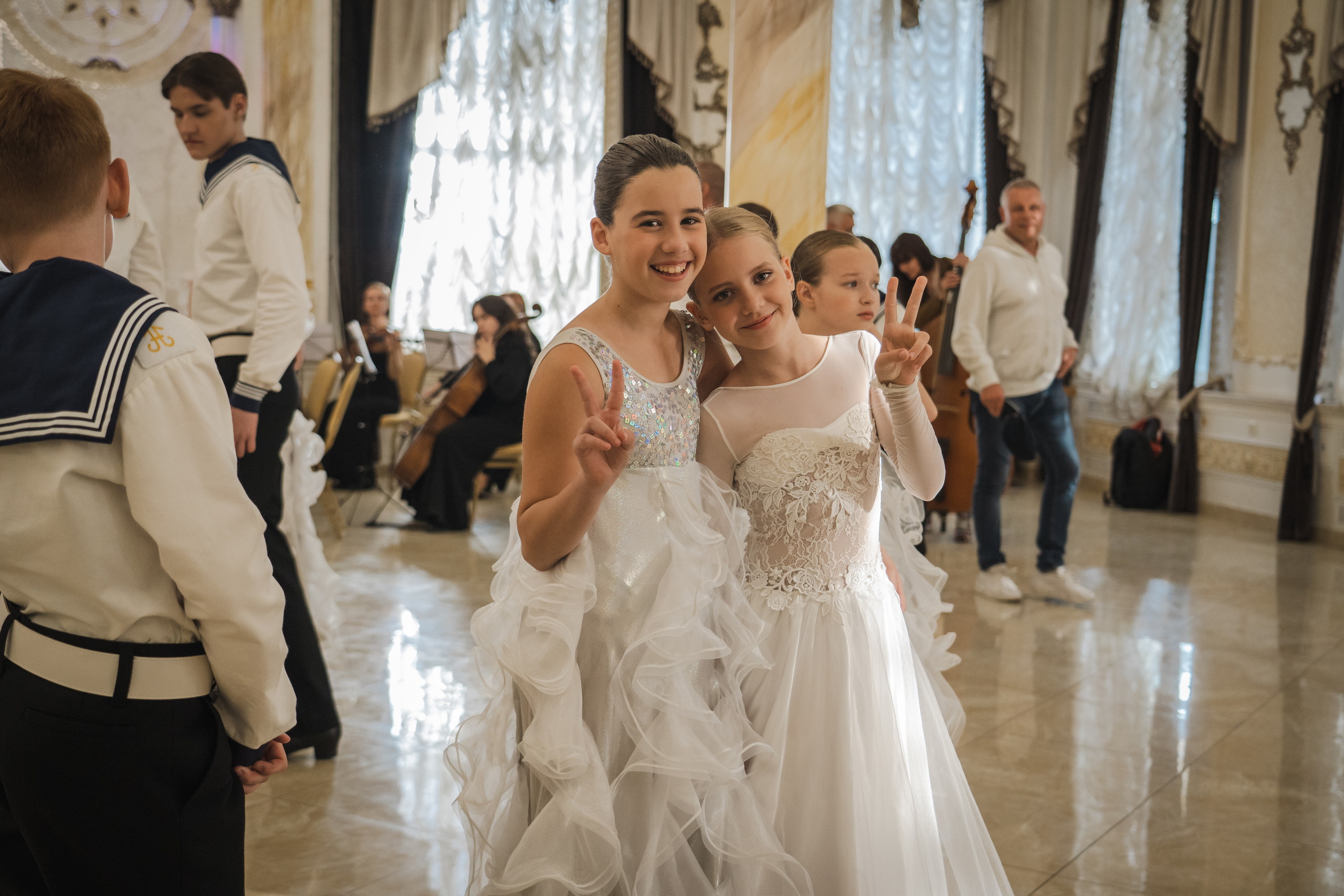 Съемка бэкстейджа сериала Сергея Жигунова Три друга, клад и матрос Кошка я была фотографом на мероприятии на финальном съемочном дне с огромной съемочной командой — операторы, режиссеры, актеры, гримеры, стилисты, костюмеры киношники киноделы кино киноплощадка 