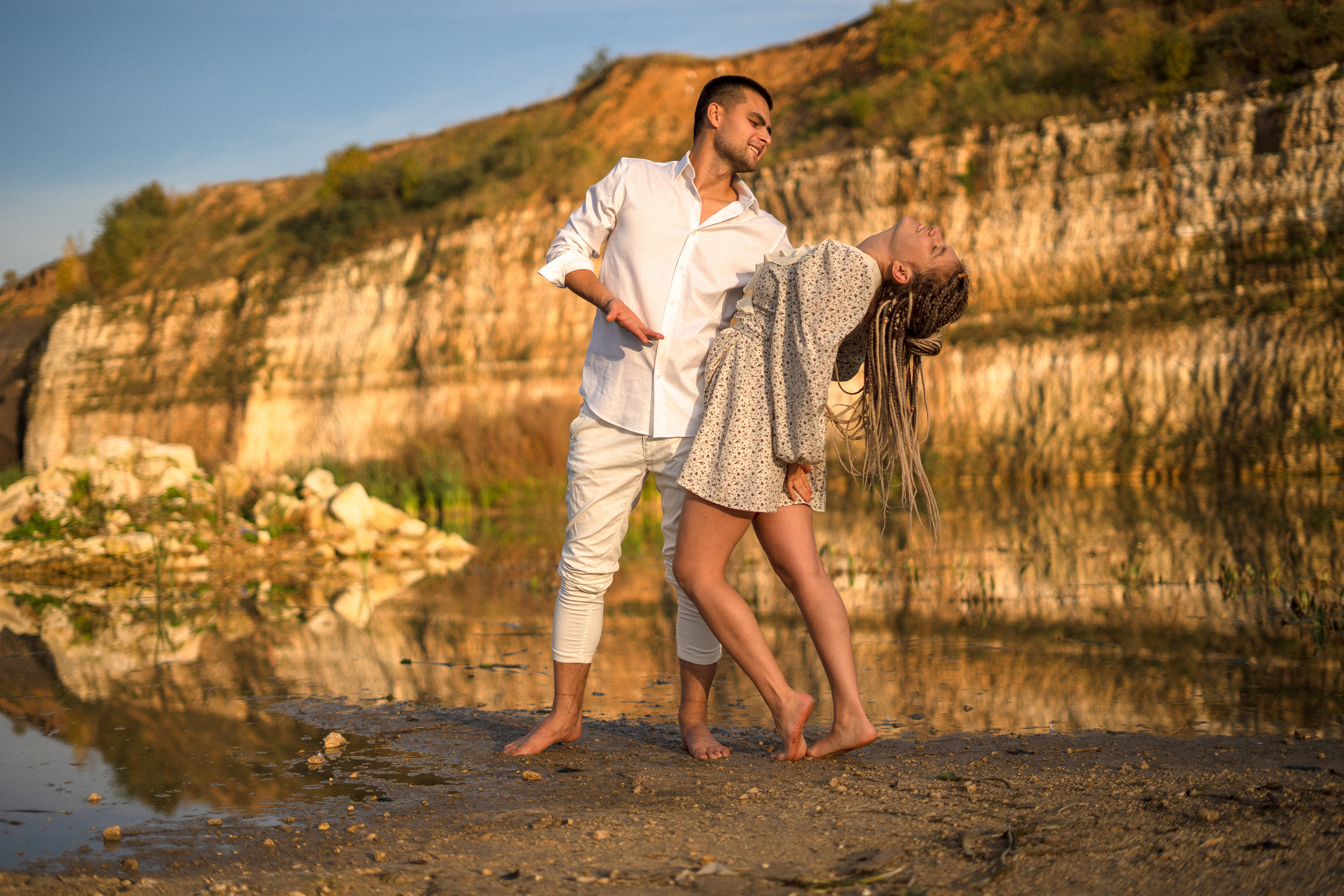 Семейная фотосессия для Люси, Айрата, Ясмин и Кекса в секретной локации на карьерах, где добывают известняк, в тридцати километрах от Москвы. Золотая осень, сентбярь, закат. 