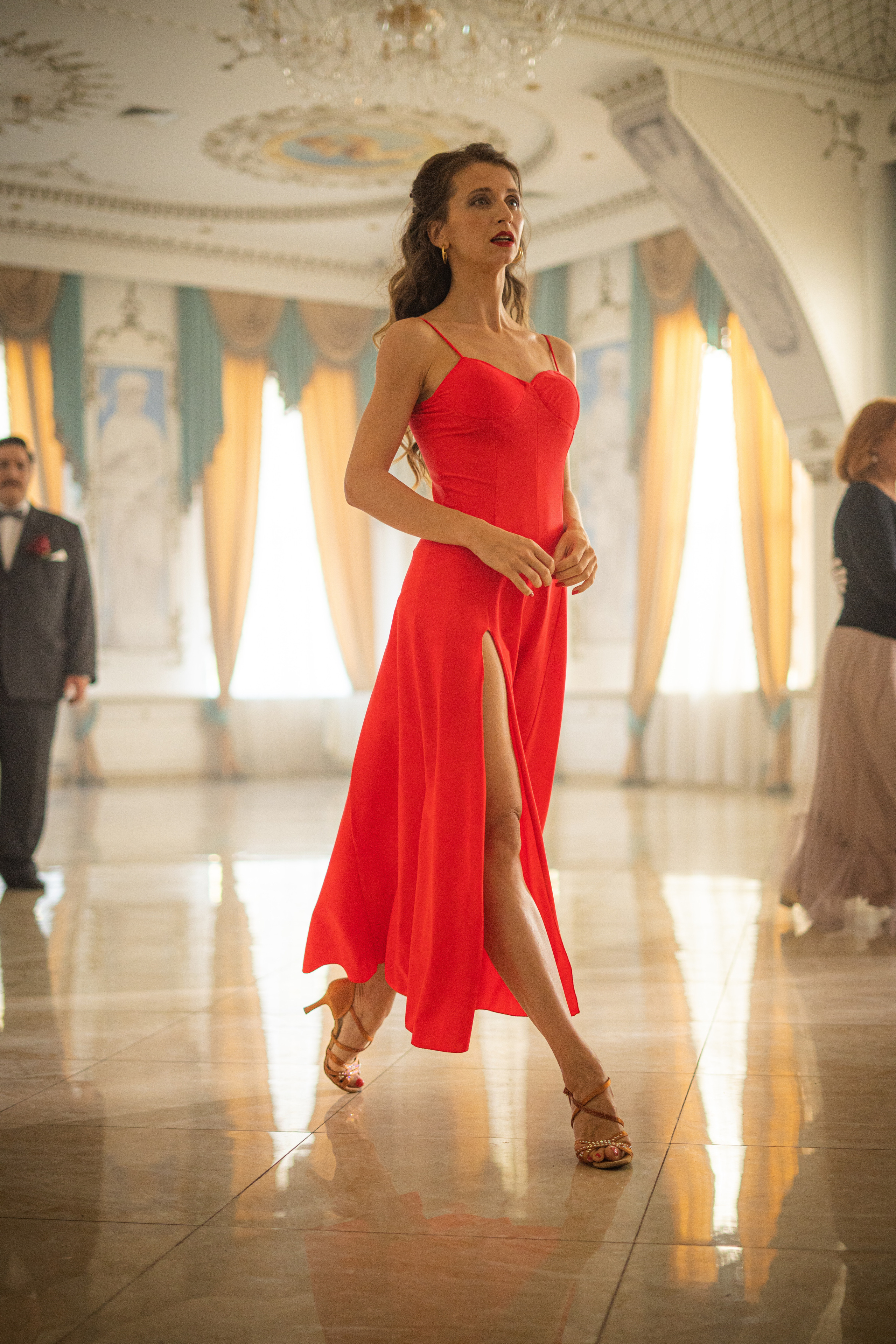 Съемка бэкстейджа сериала Сергея Жигунова Три друга, клад и матрос Кошка я была фотографом на мероприятии на финальном съемочном дне с огромной съемочной командой — операторы, режиссеры, актеры, гримеры, стилисты, костюмеры киношники киноделы кино киноплощадка 