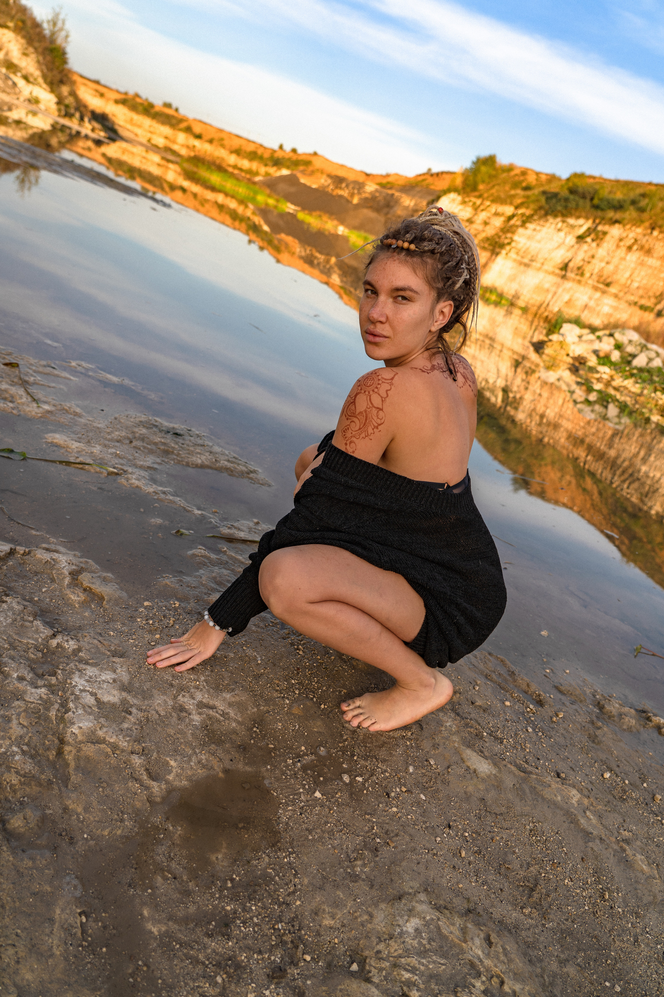 Семейная фотосессия для Люси, Айрата, Ясмин и Кекса в секретной локации на карьерах, где добывают известняк, в тридцати километрах от Москвы. Золотая осень, сентбярь, закат. 