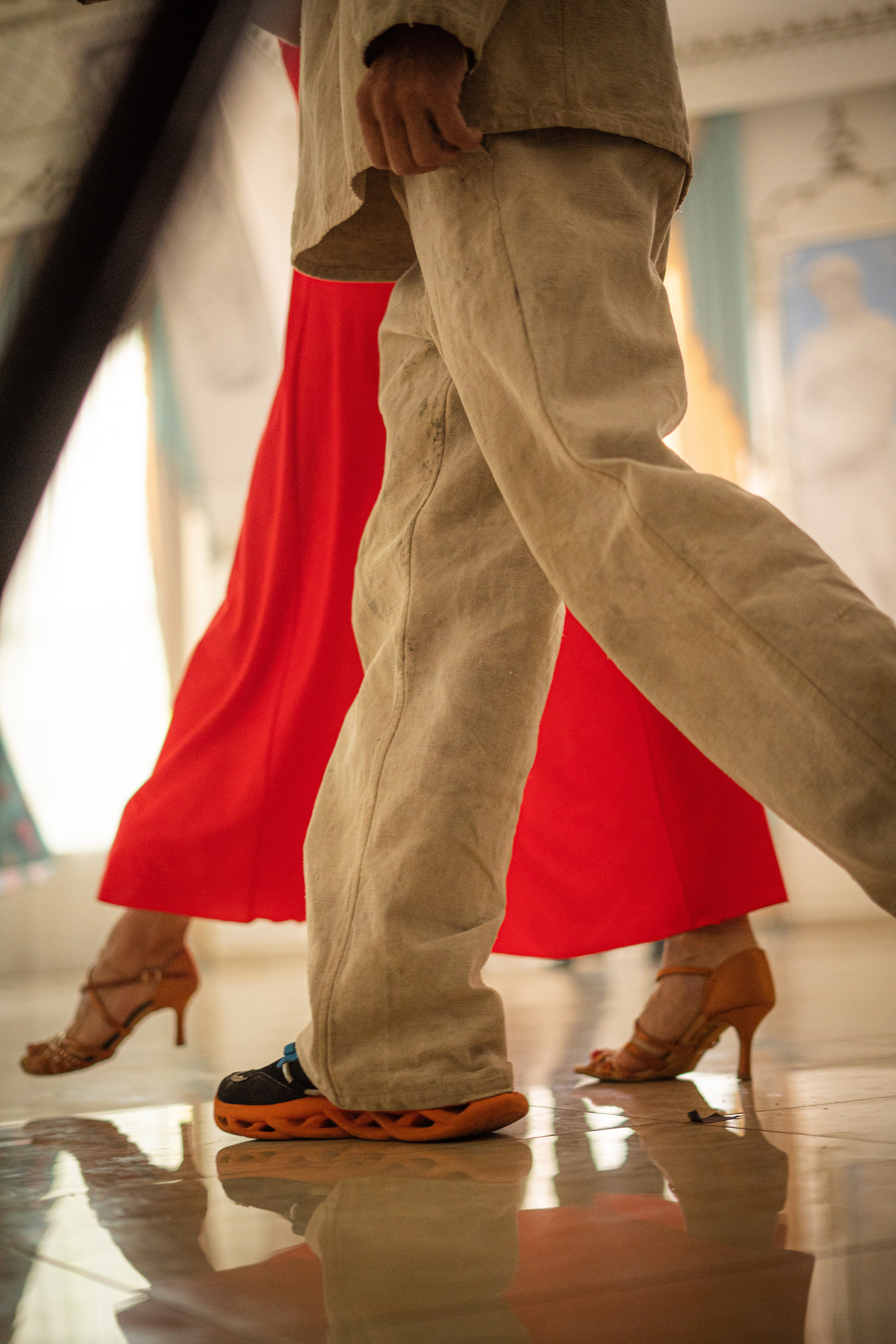 Съемка бэкстейджа сериала Сергея Жигунова Три друга, клад и матрос Кошка я была фотографом на мероприятии на финальном съемочном дне с огромной съемочной командой — операторы, режиссеры, актеры, гримеры, стилисты, костюмеры киношники киноделы кино киноплощадка 