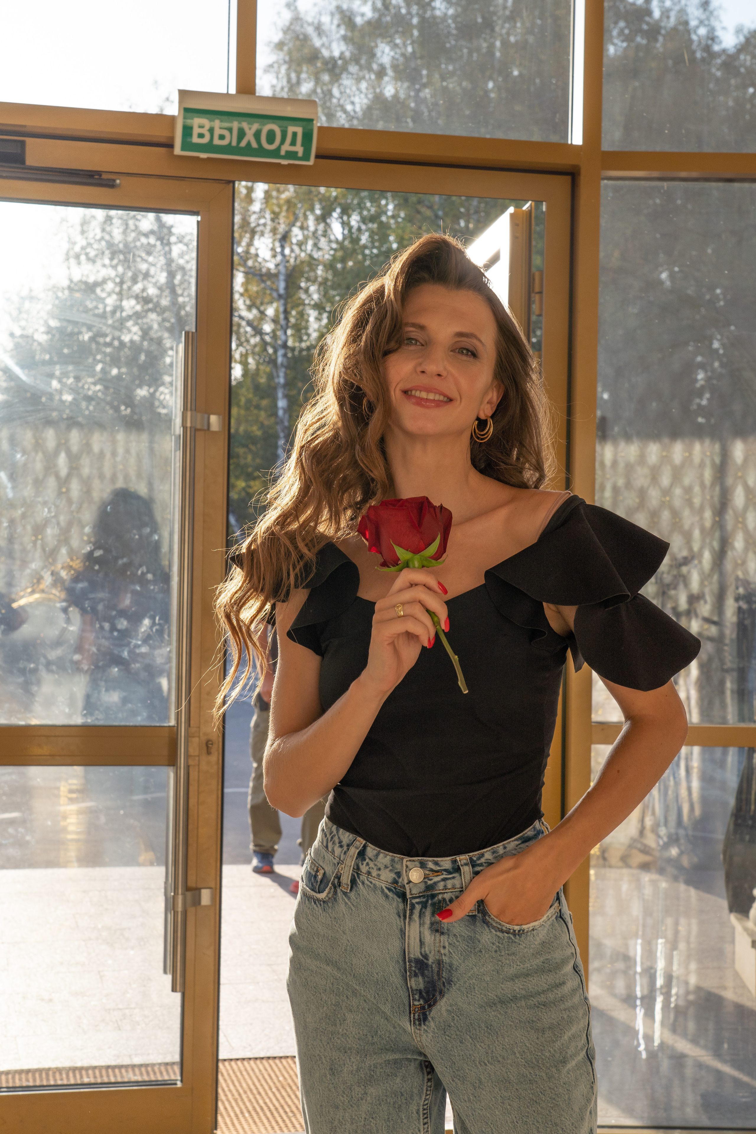 Съемка бэкстейджа сериала Сергея Жигунова Три друга, клад и матрос Кошка я была фотографом на мероприятии на финальном съемочном дне с огромной съемочной командой — операторы, режиссеры, актеры, гримеры, стилисты, костюмеры киношники киноделы кино киноплощадка 